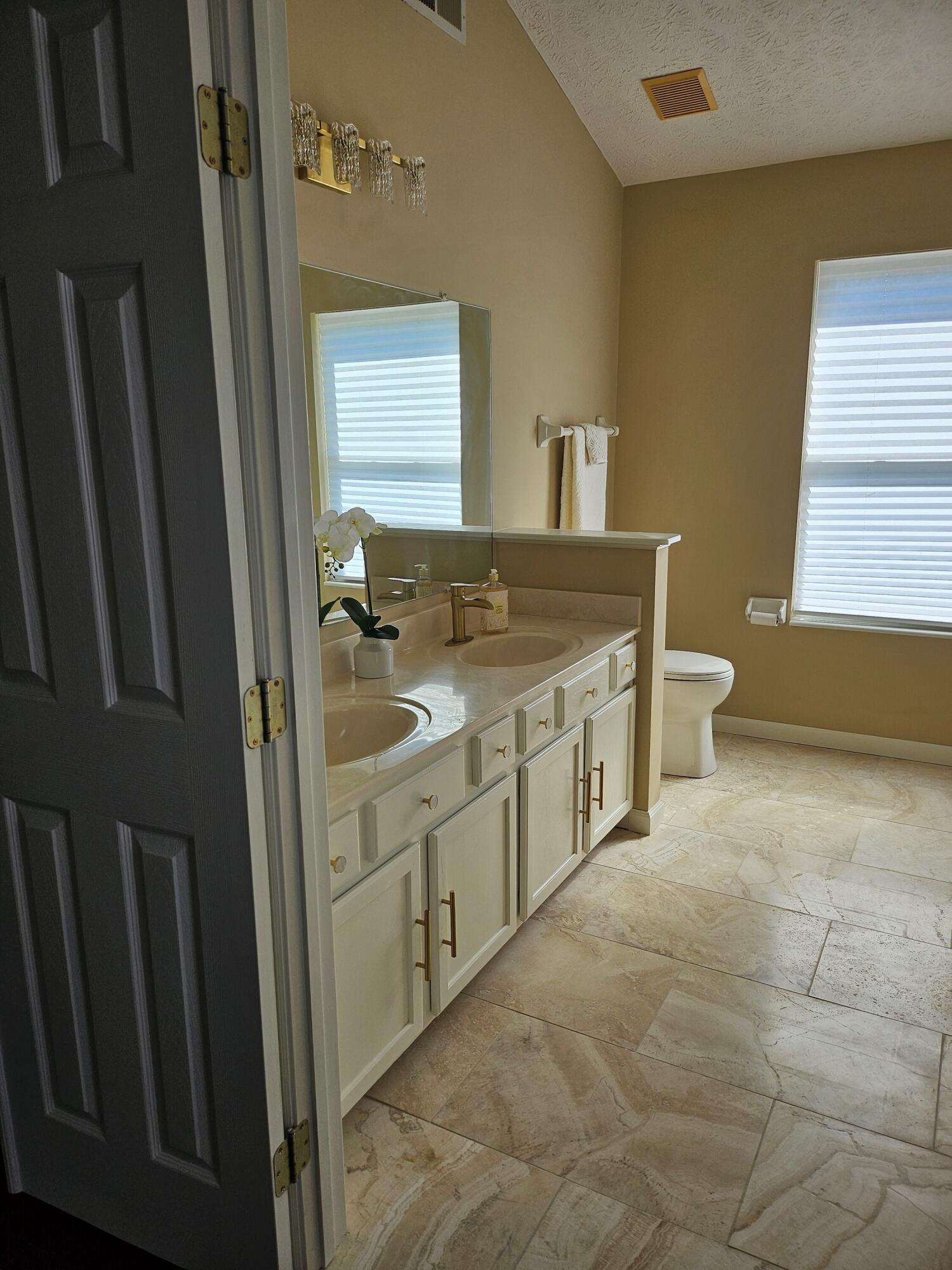 9718 Cherbourg Drive Property Photo 13