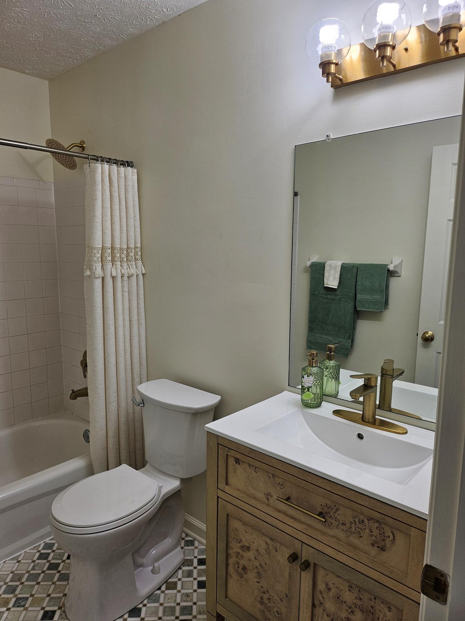 9718 Cherbourg Drive Property Photo 18