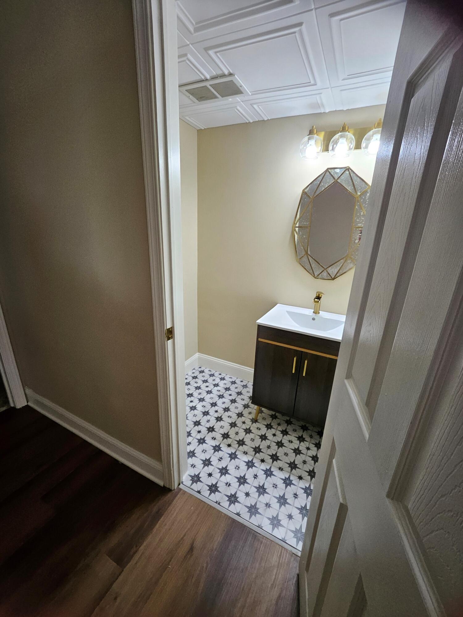 9718 Cherbourg Drive Property Photo 22