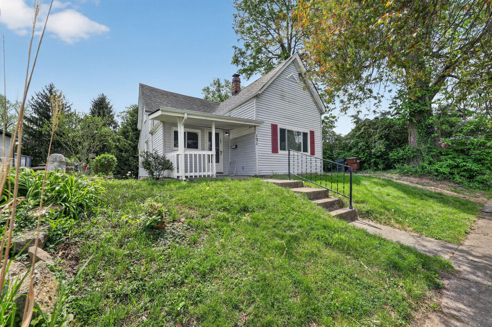 121 E 33rd Street Property Photo 1