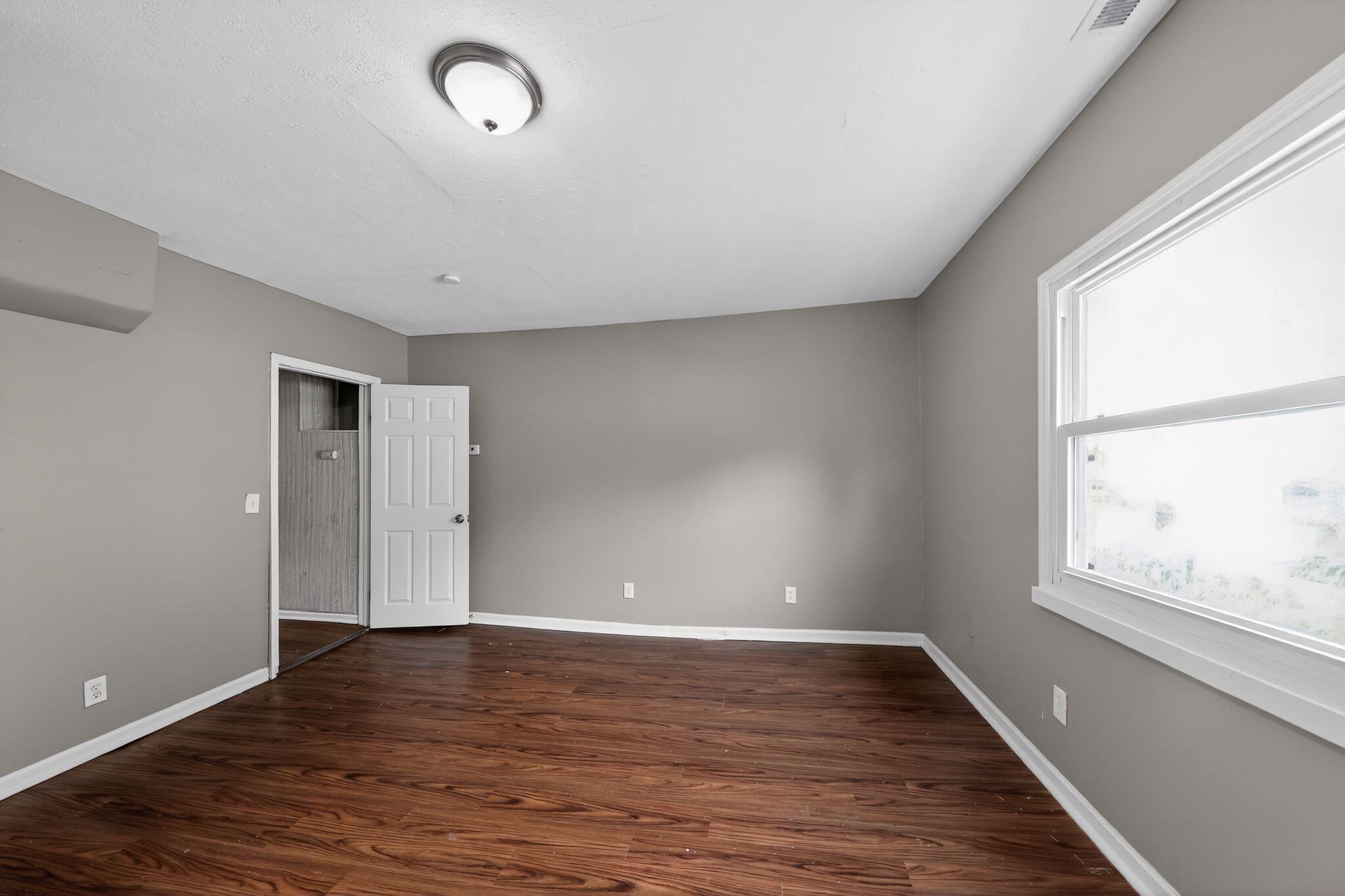 121 E 33rd Street Property Photo 11