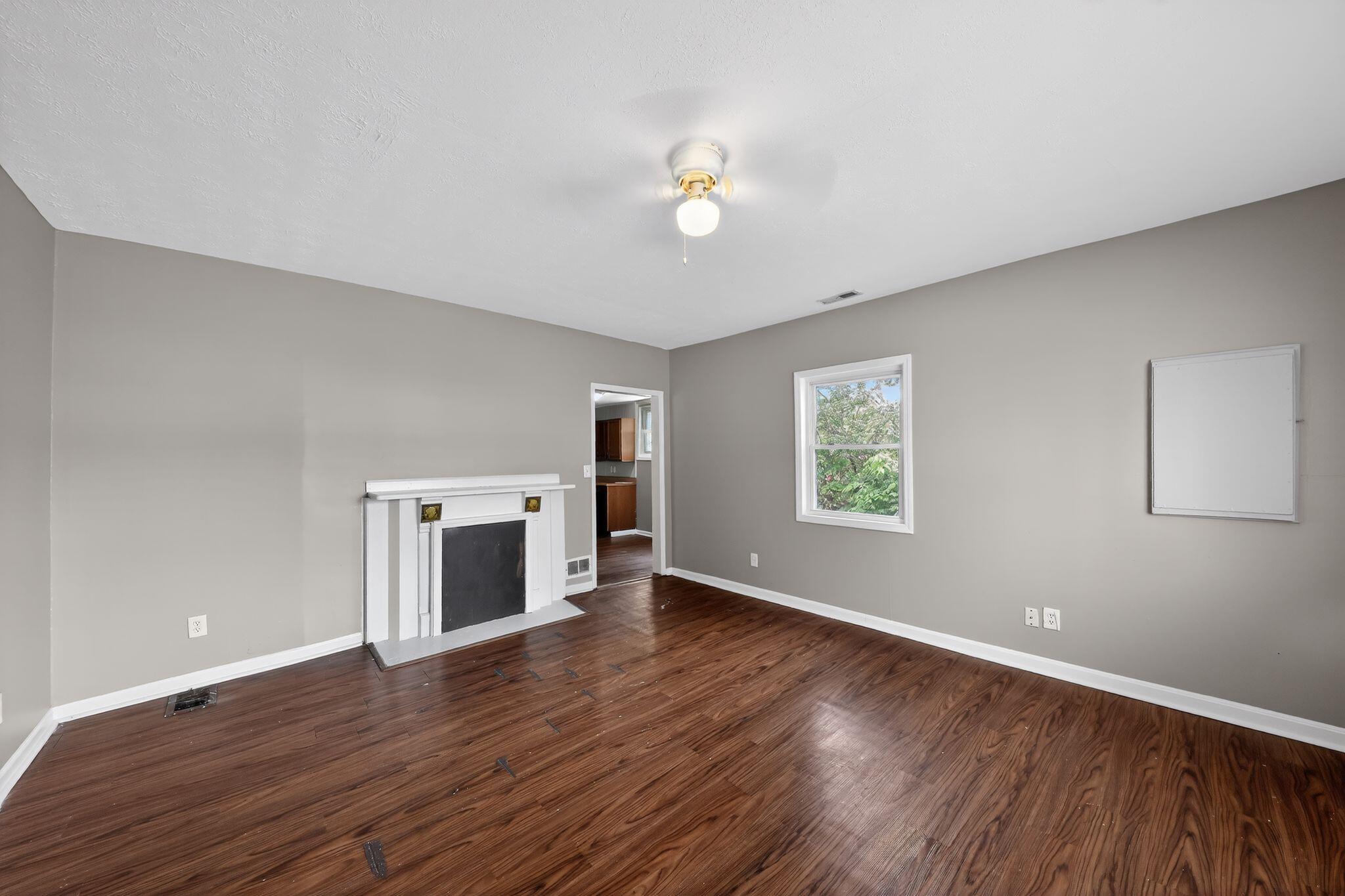 121 E 33rd Street Property Photo 12