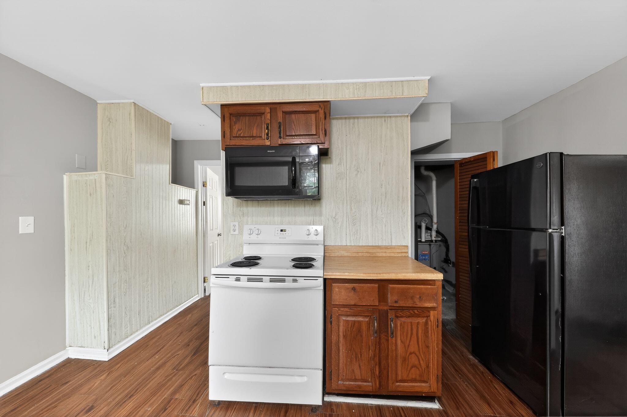 121 E 33rd Street Property Photo 16