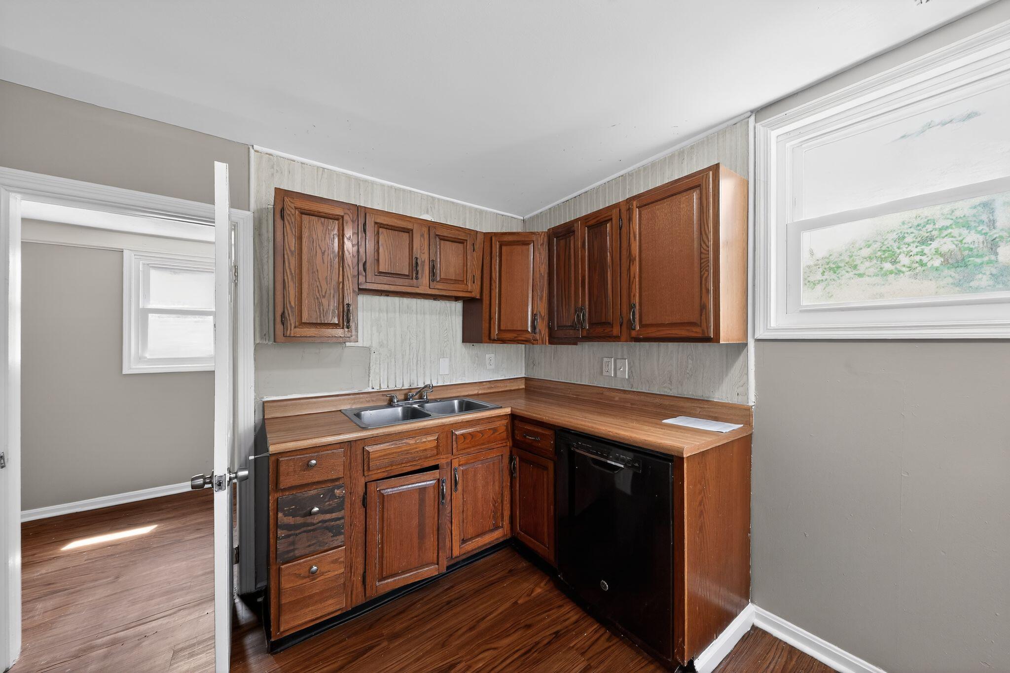 121 E 33rd Street Property Photo 18
