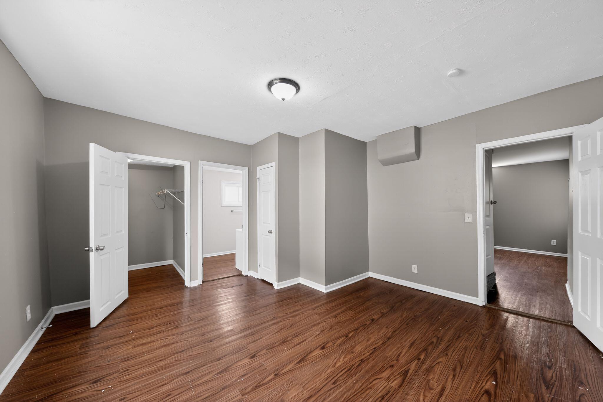 121 E 33rd Street Property Photo 19