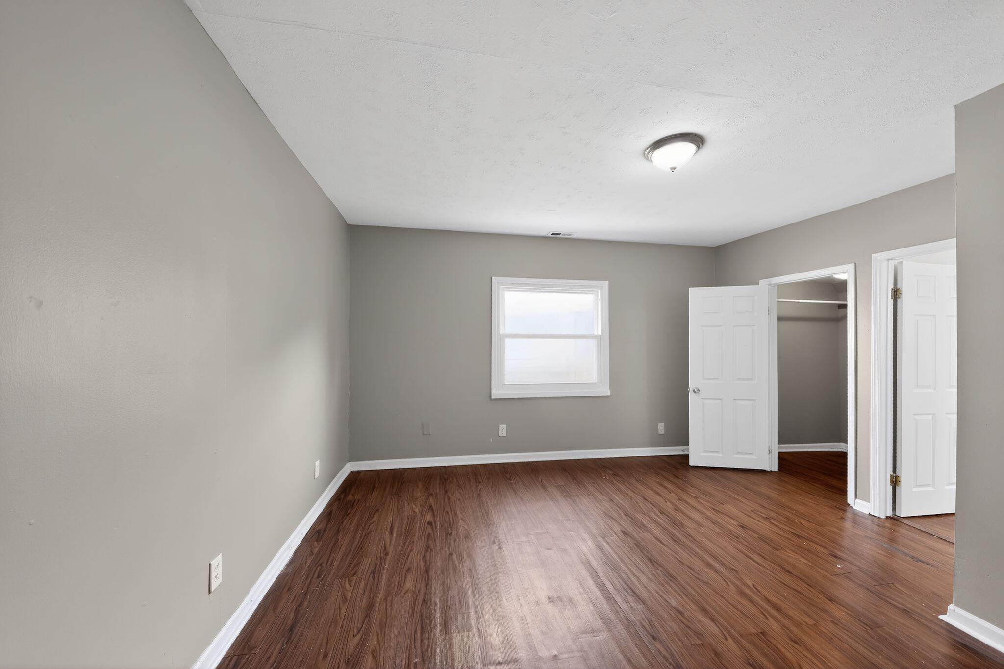 121 E 33rd Street Property Photo 20
