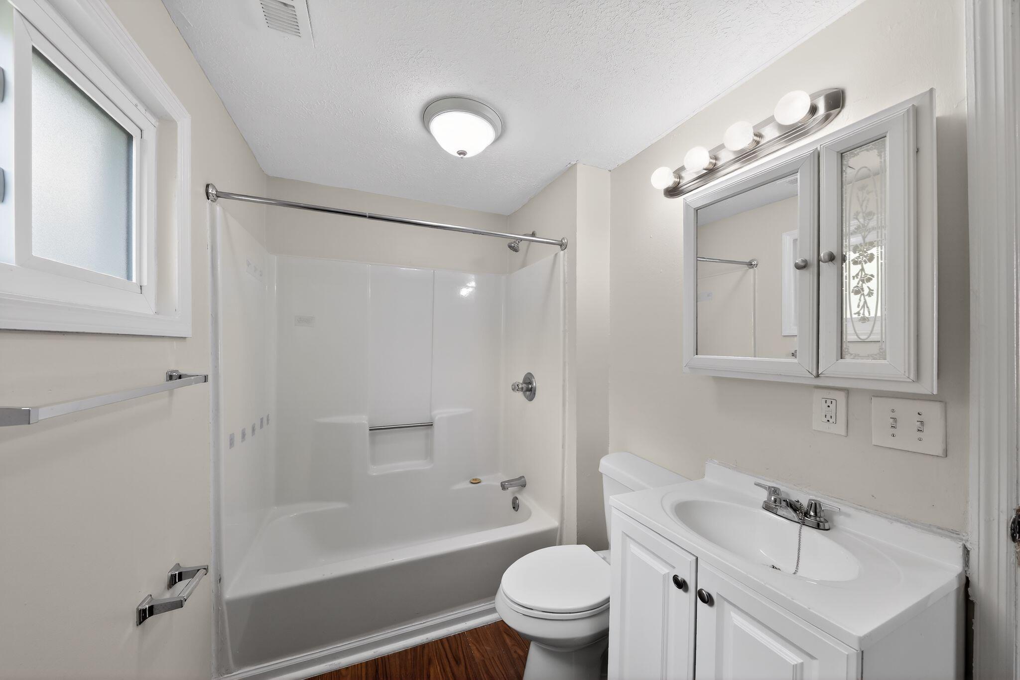121 E 33rd Street Property Photo 21