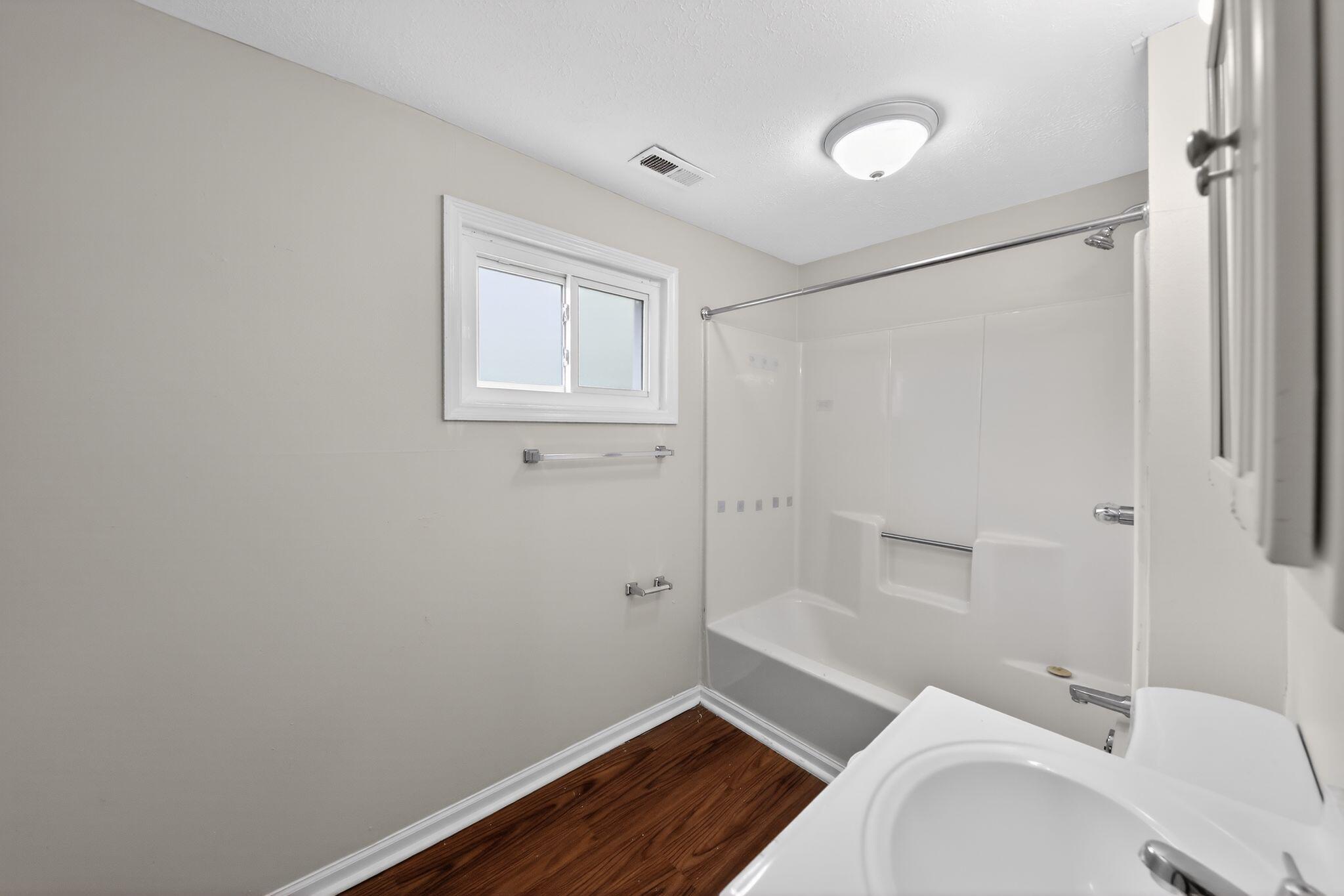 121 E 33rd Street Property Photo 22