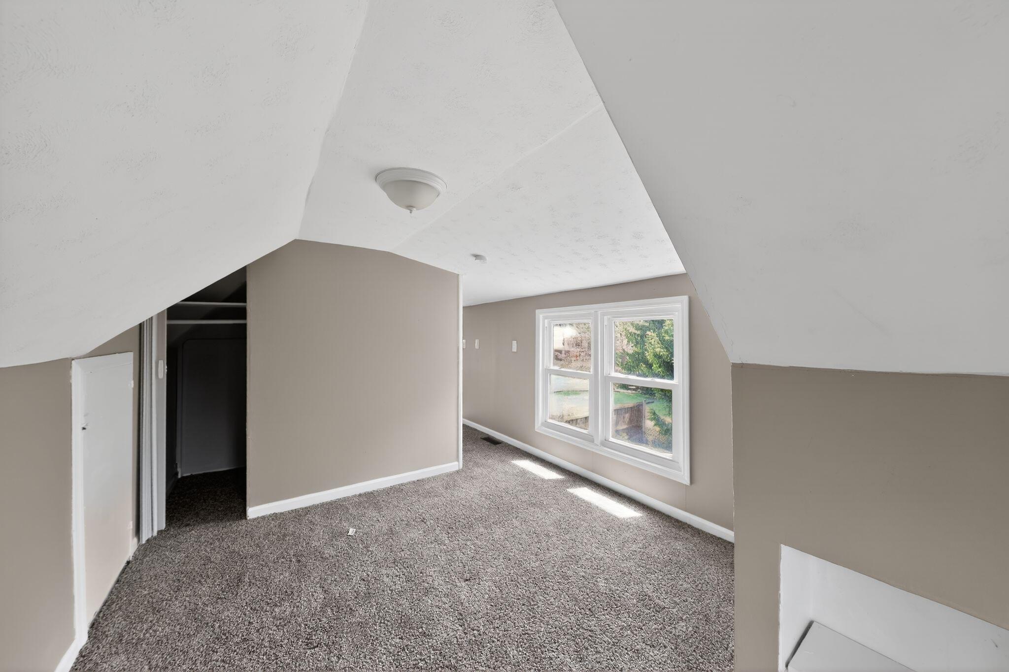 121 E 33rd Street Property Photo 30