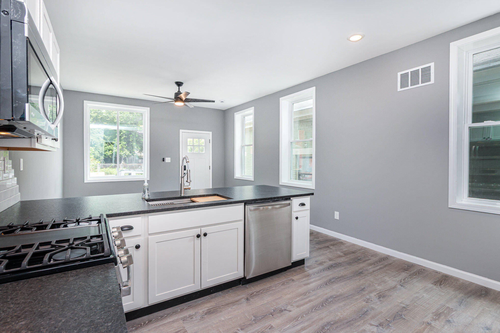 209 Pleasant Street Property Photo 8
