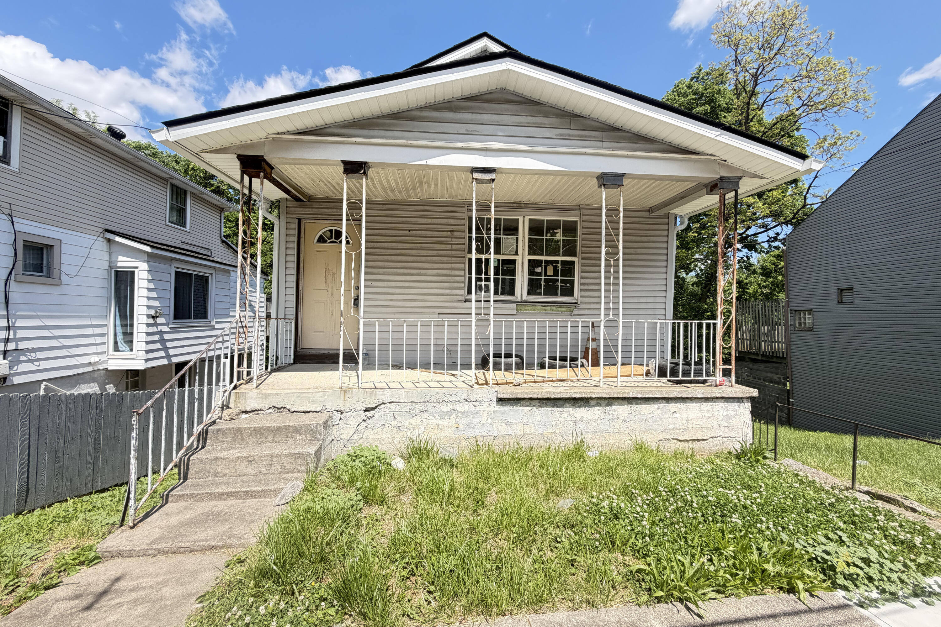 1106 John Street Property Photo 1