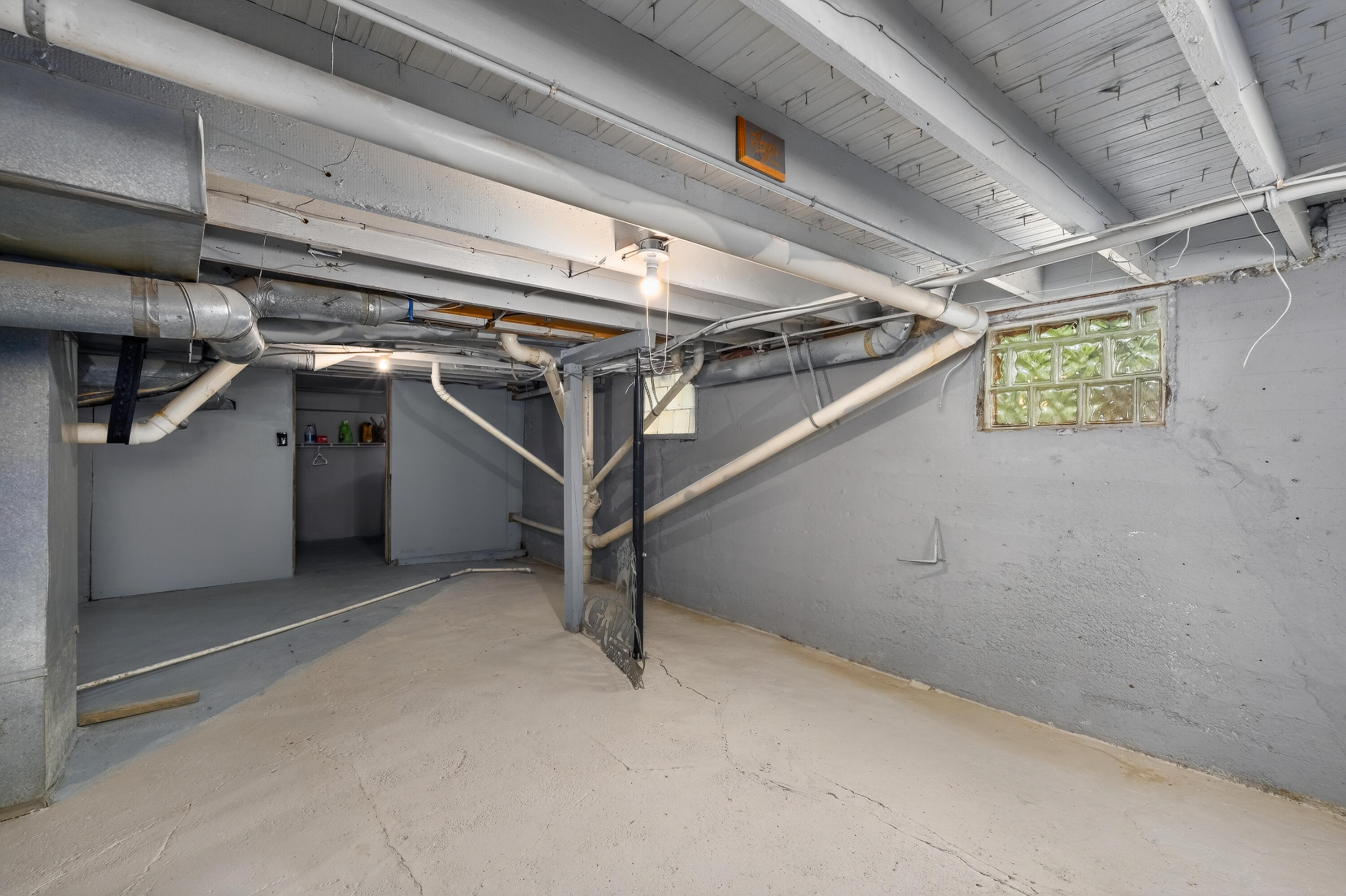 222 Wells Street Property Photo 22