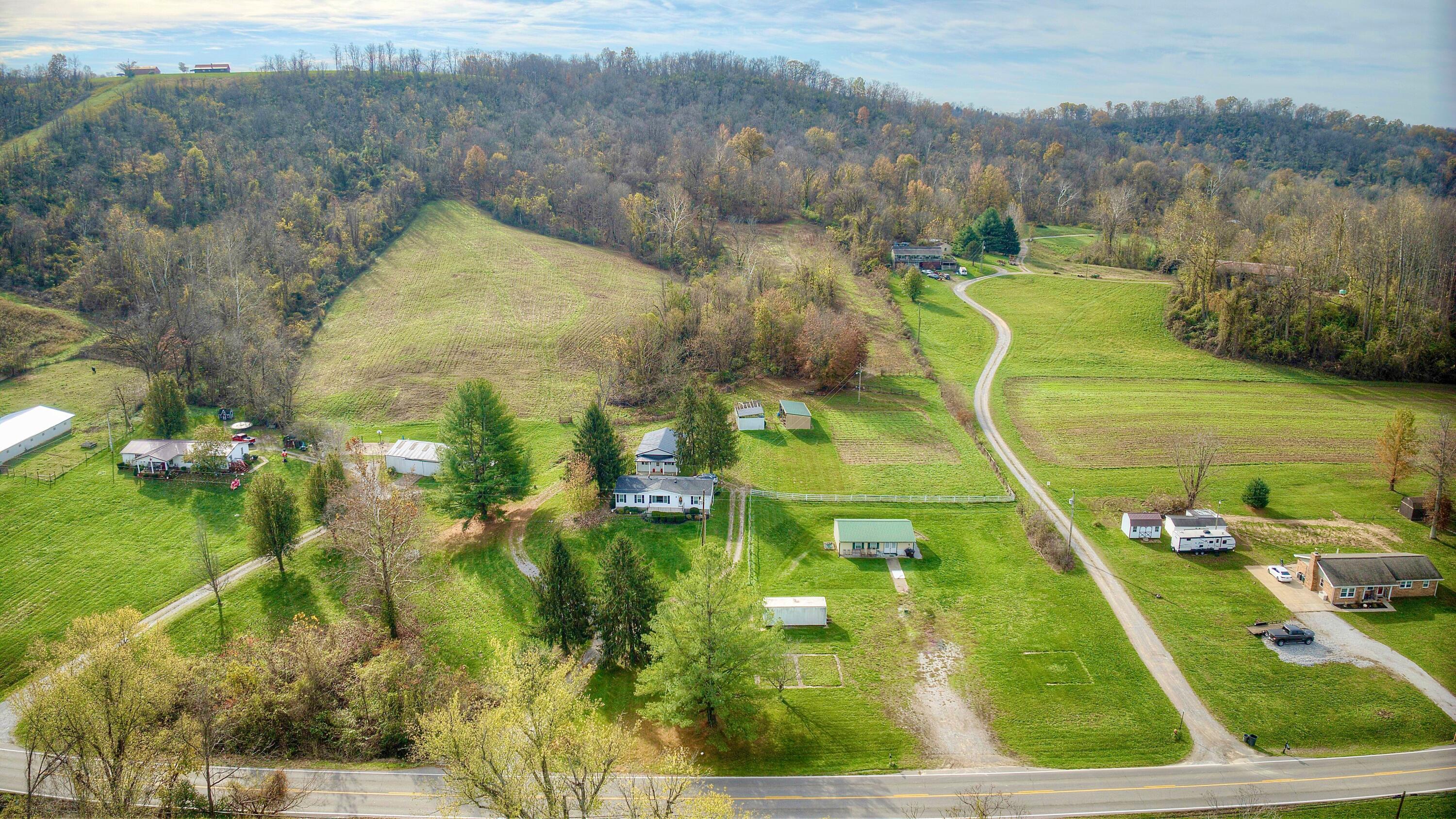 986 42e Hwy Property Photo 3