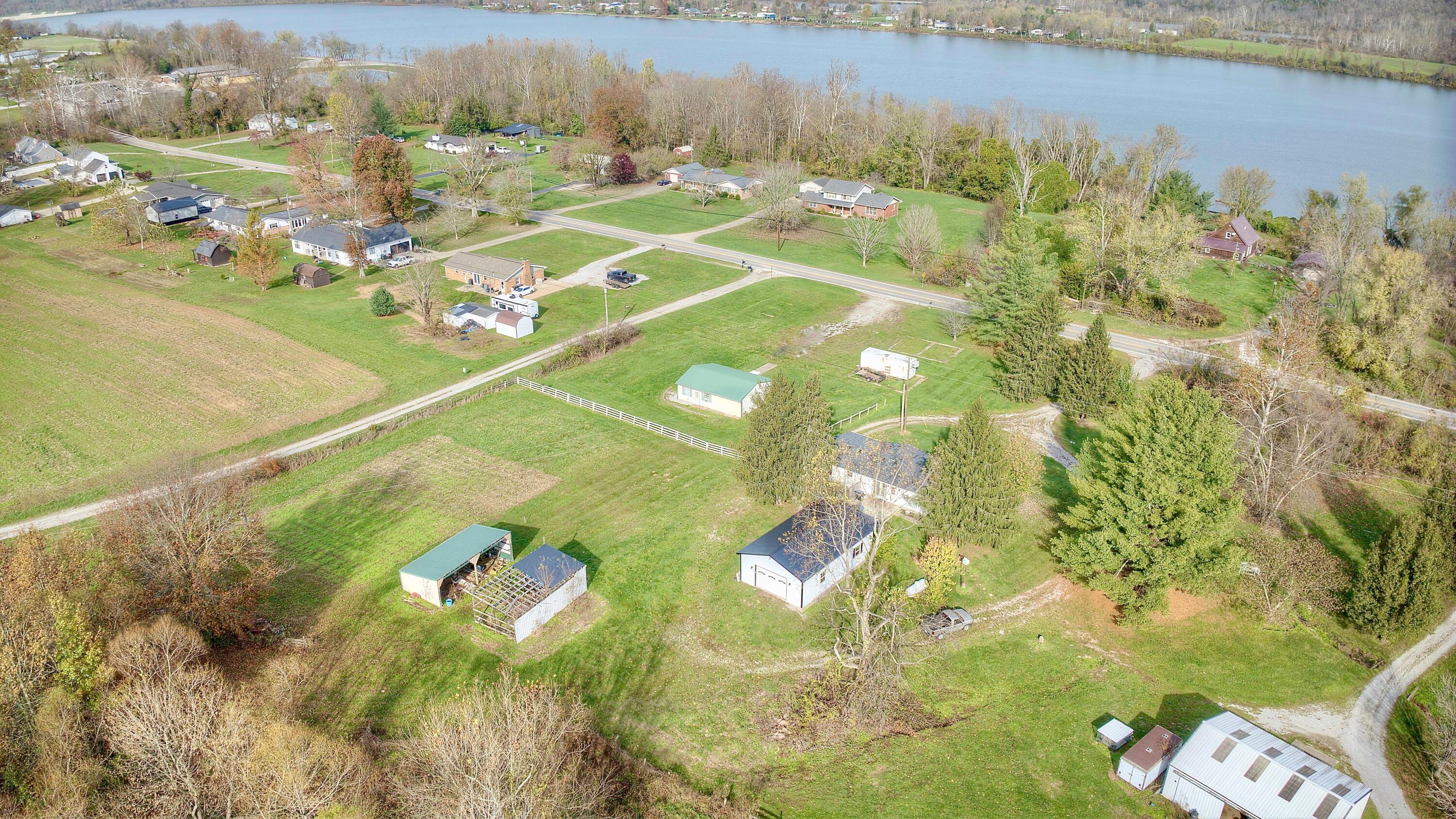 986 42e Hwy Property Photo 5