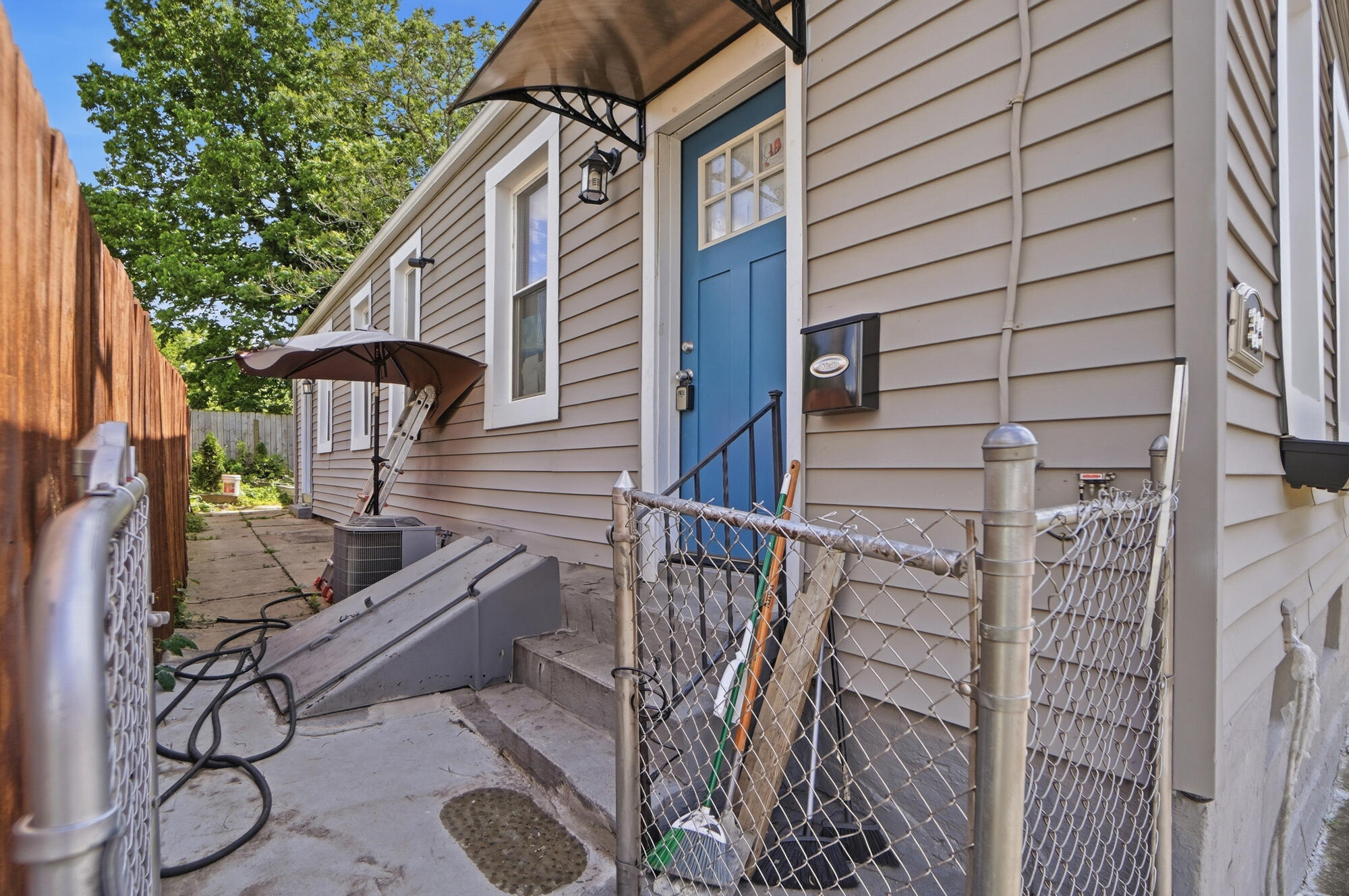 329 Bush Street Property Photo 4