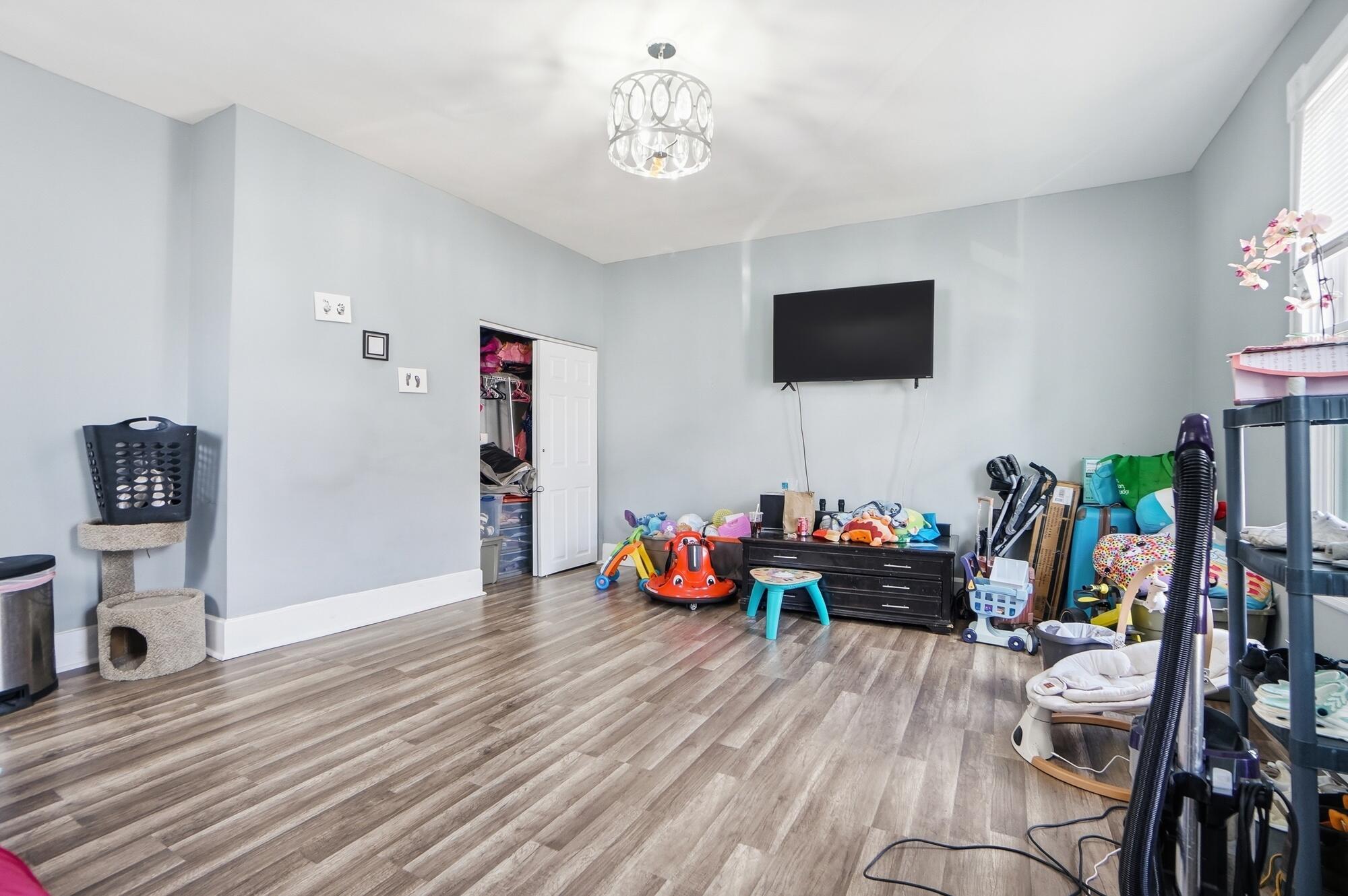 329 Bush Street Property Photo 5