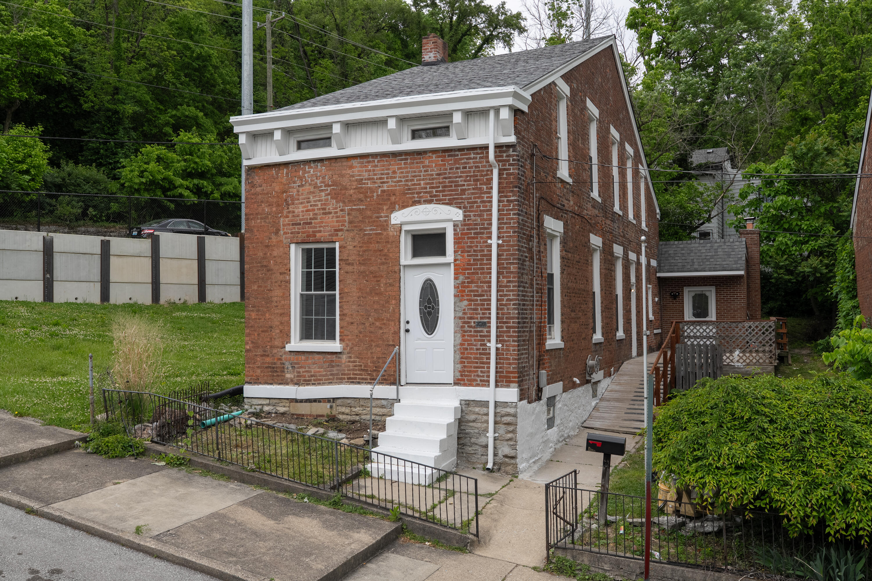728 W 9th Street Property Photo 1