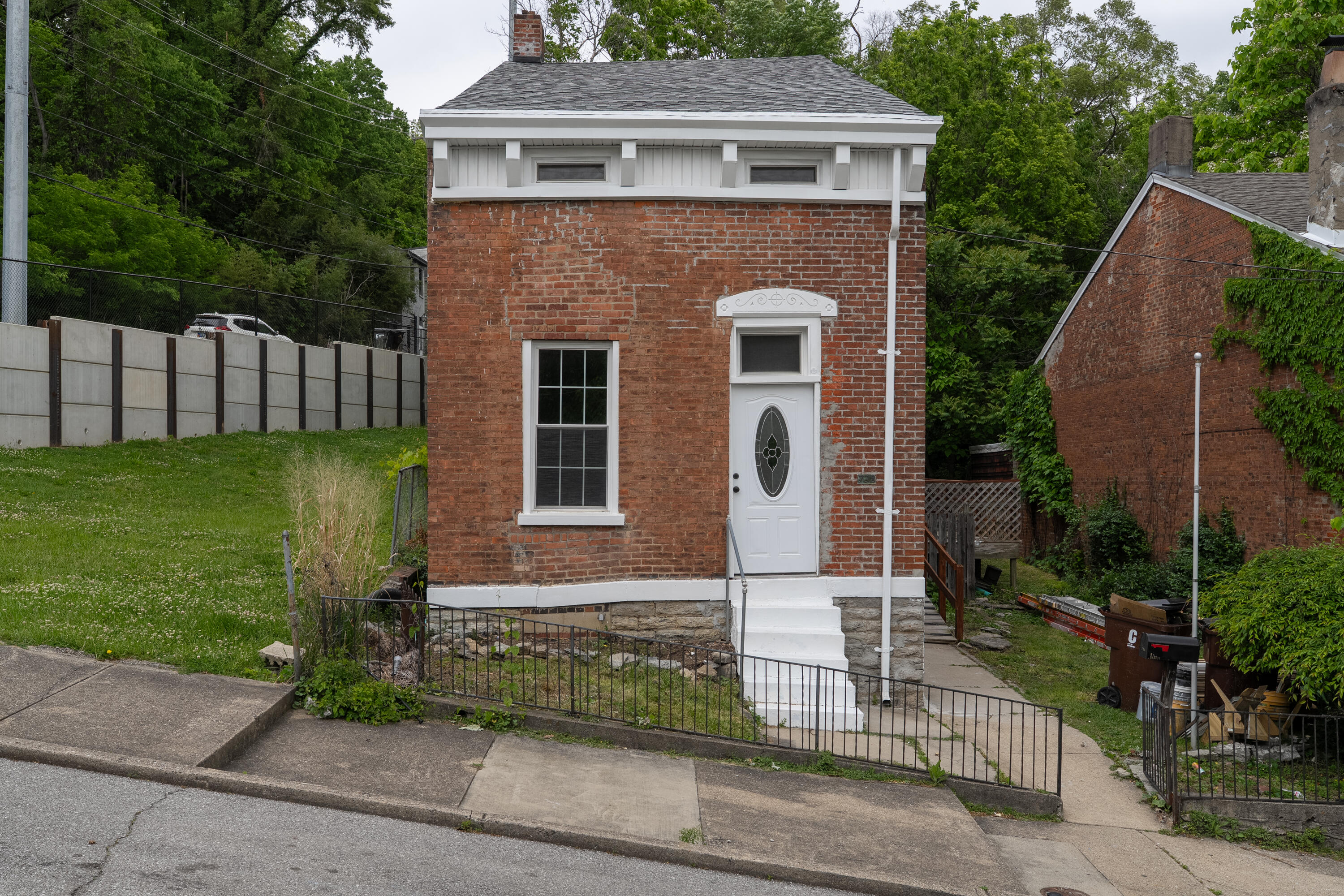 728 W 9th Street Property Photo 2