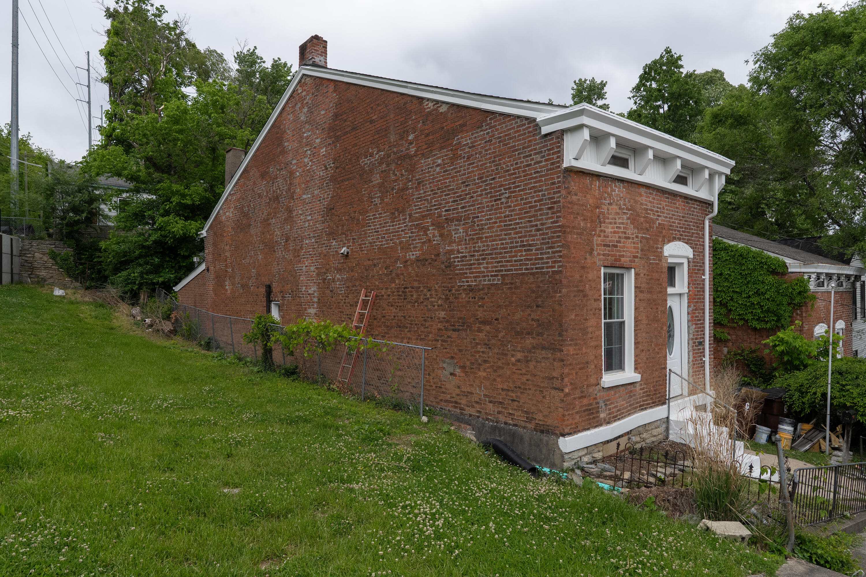 728 W 9th Street Property Photo 3