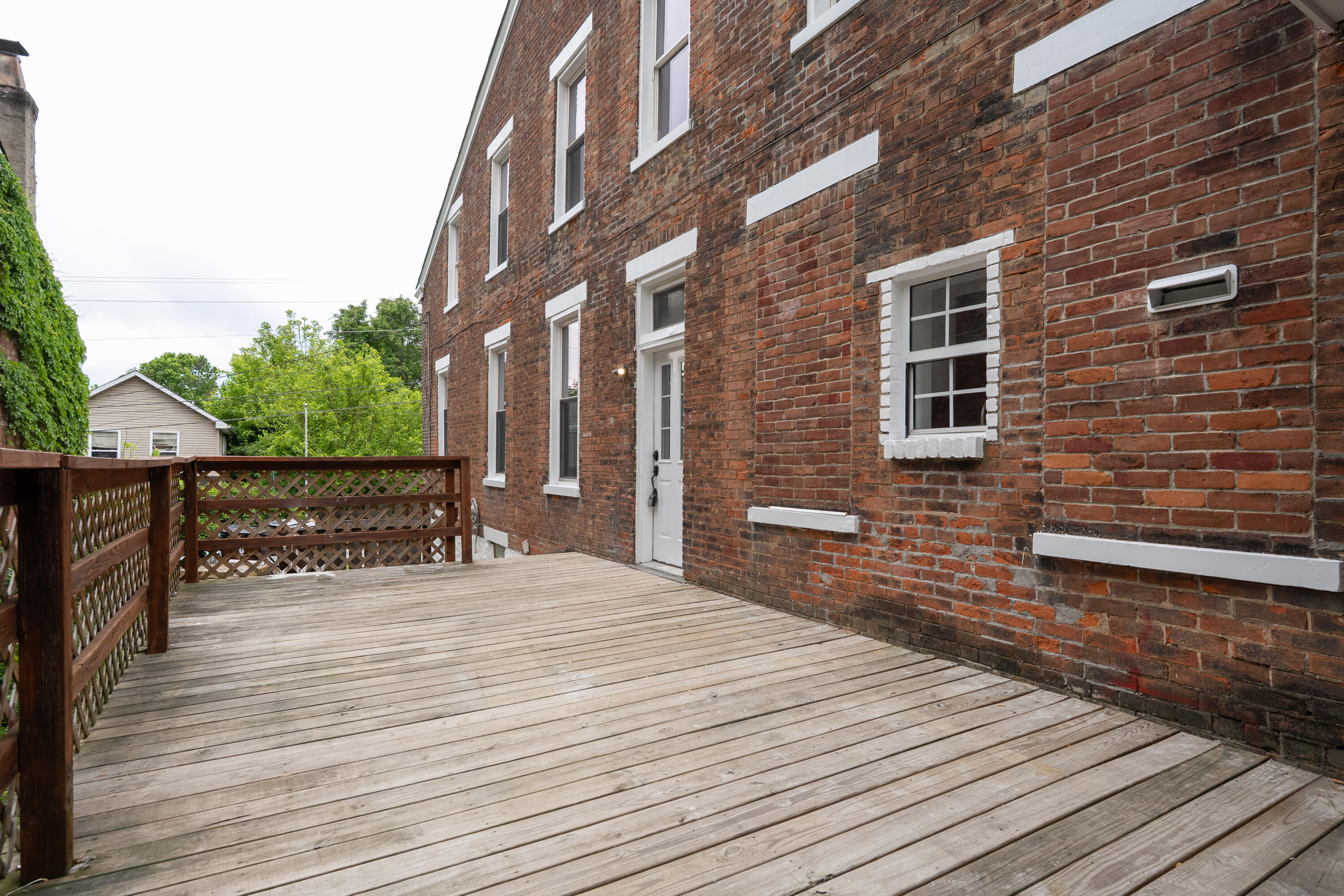 728 W 9th Street Property Photo 5