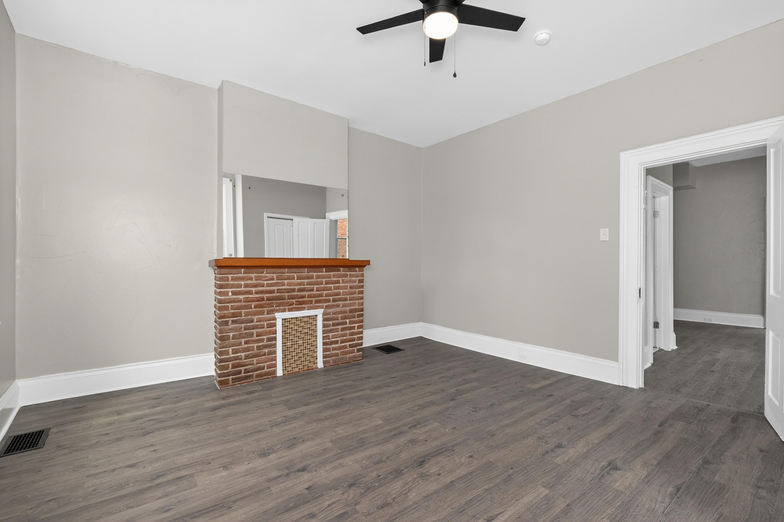 728 W 9th Street Property Photo 9