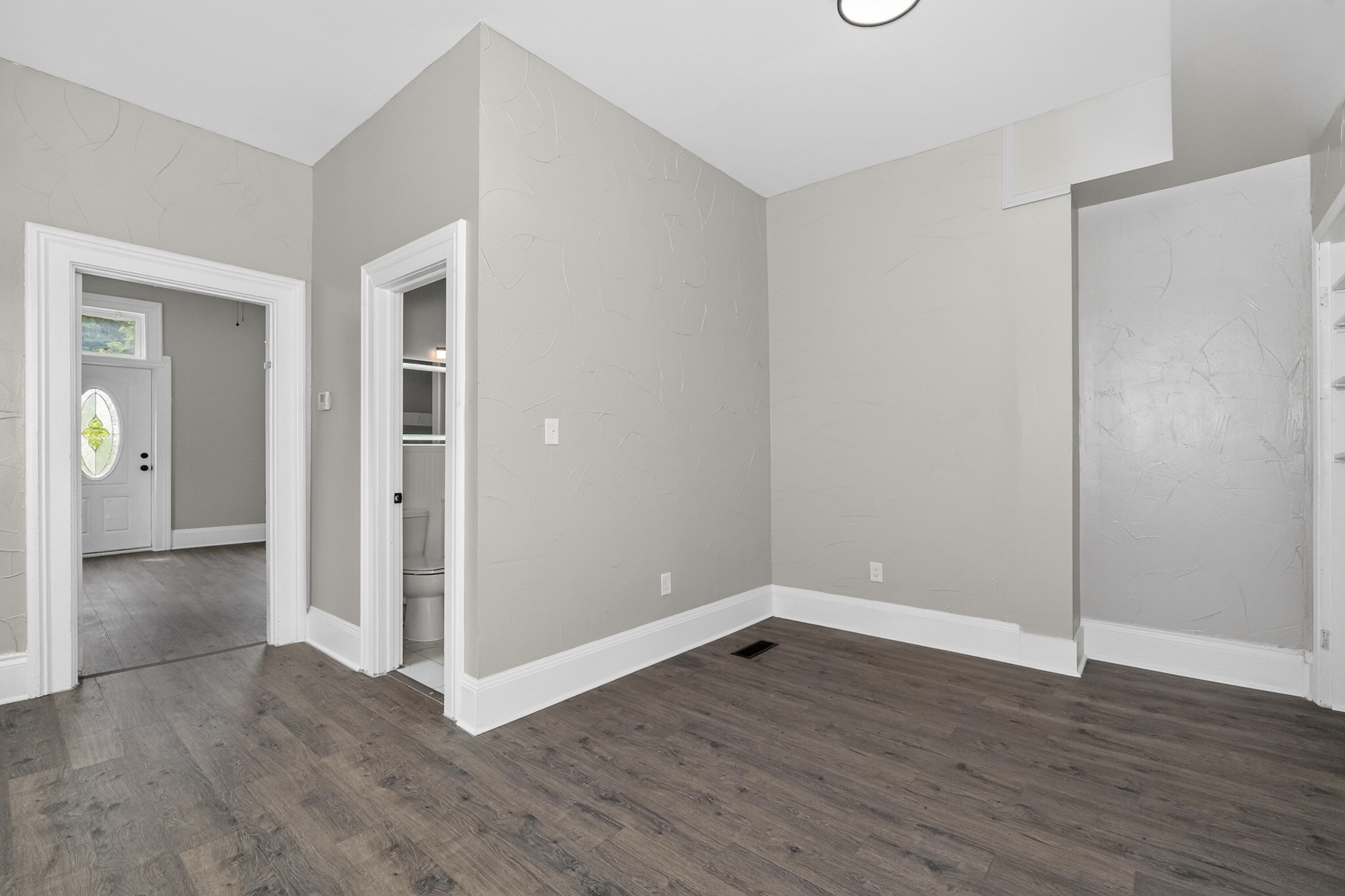 728 W 9th Street Property Photo 14