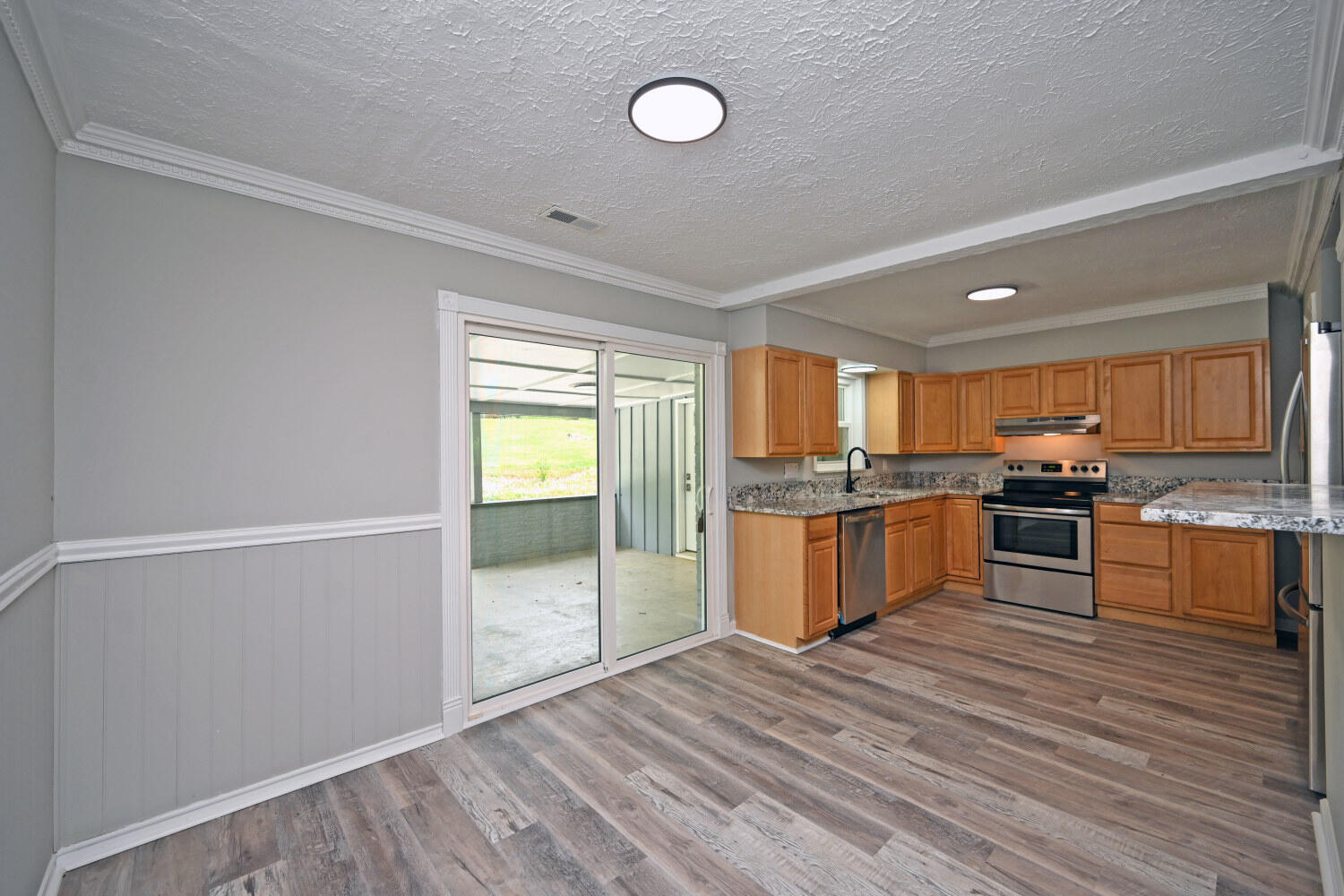 1044 Merrell Road Property Photo 8