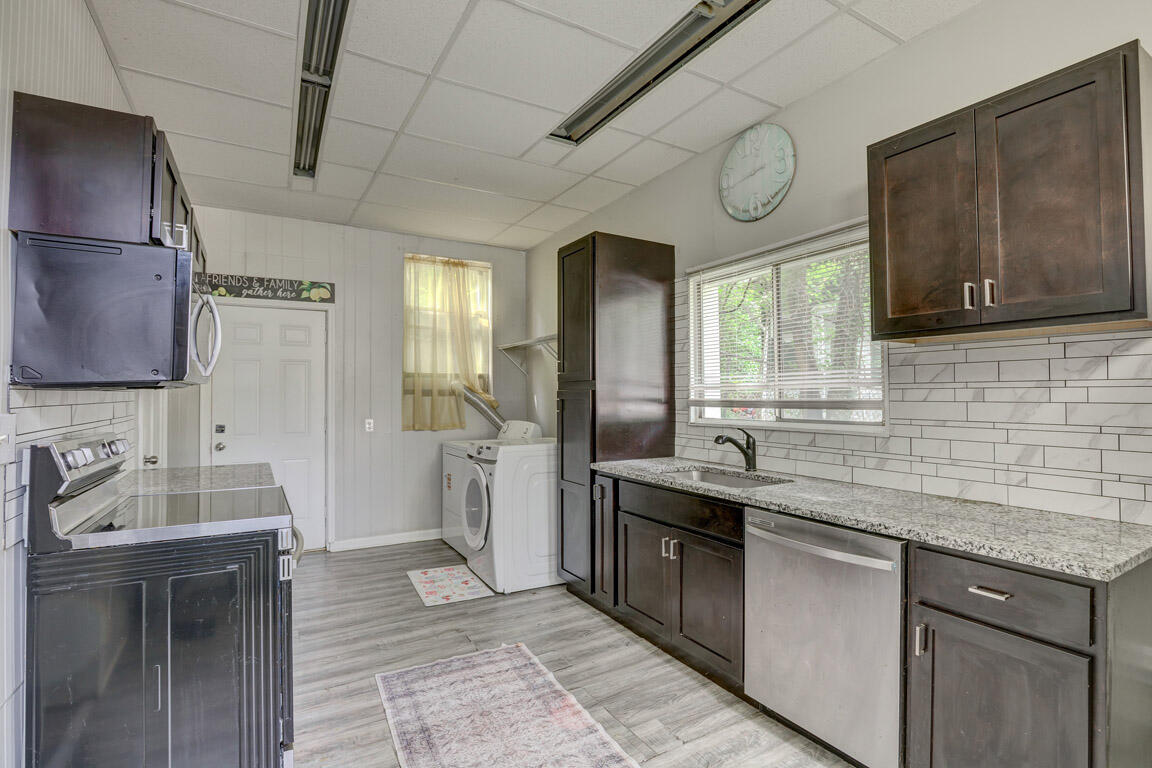 1107 John Street Property Photo 4
