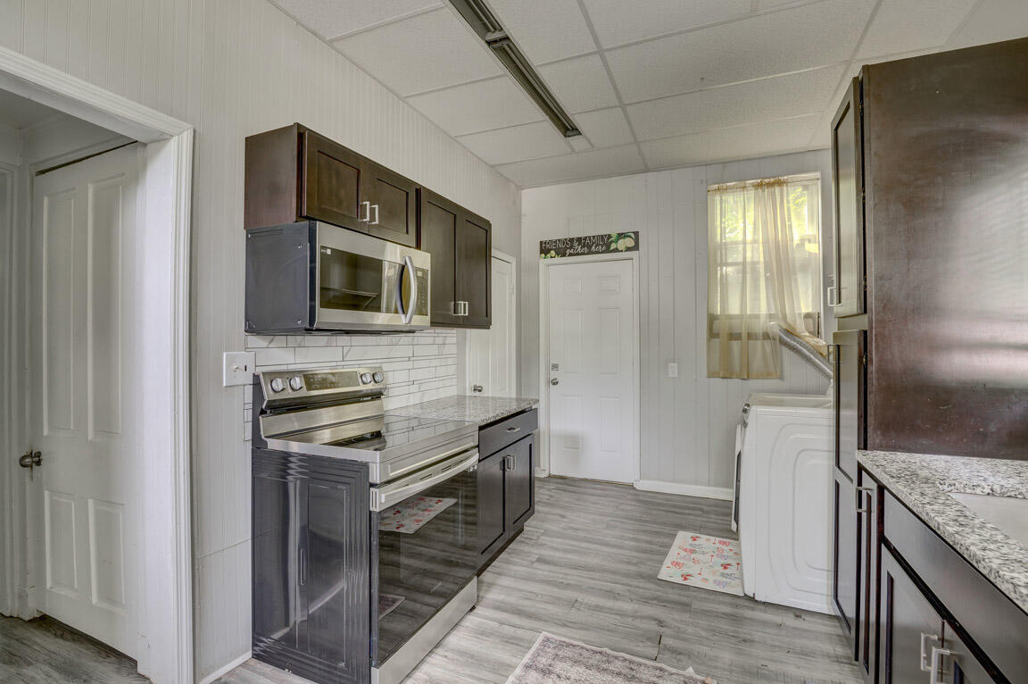 1107 John Street Property Photo 5
