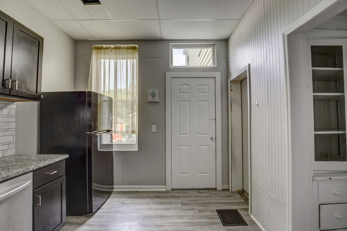 1107 John Street Property Photo 6