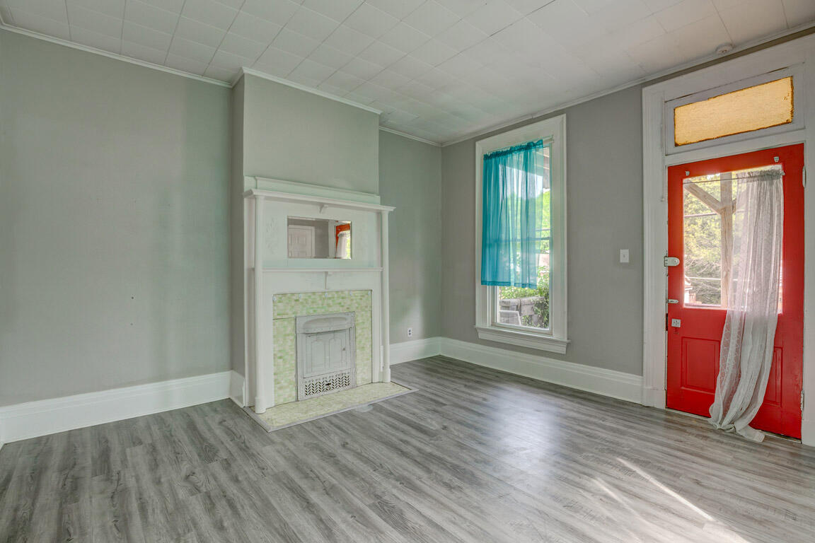 1107 John Street Property Photo 8