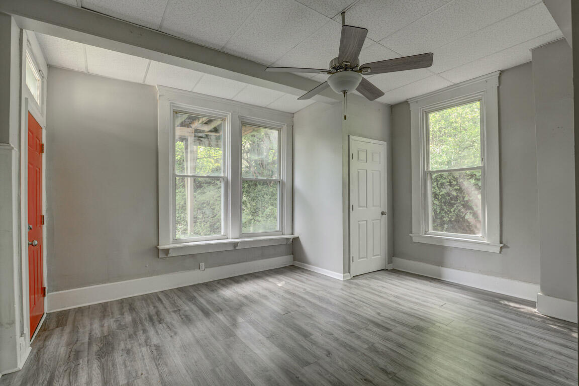 1107 John Street Property Photo 10