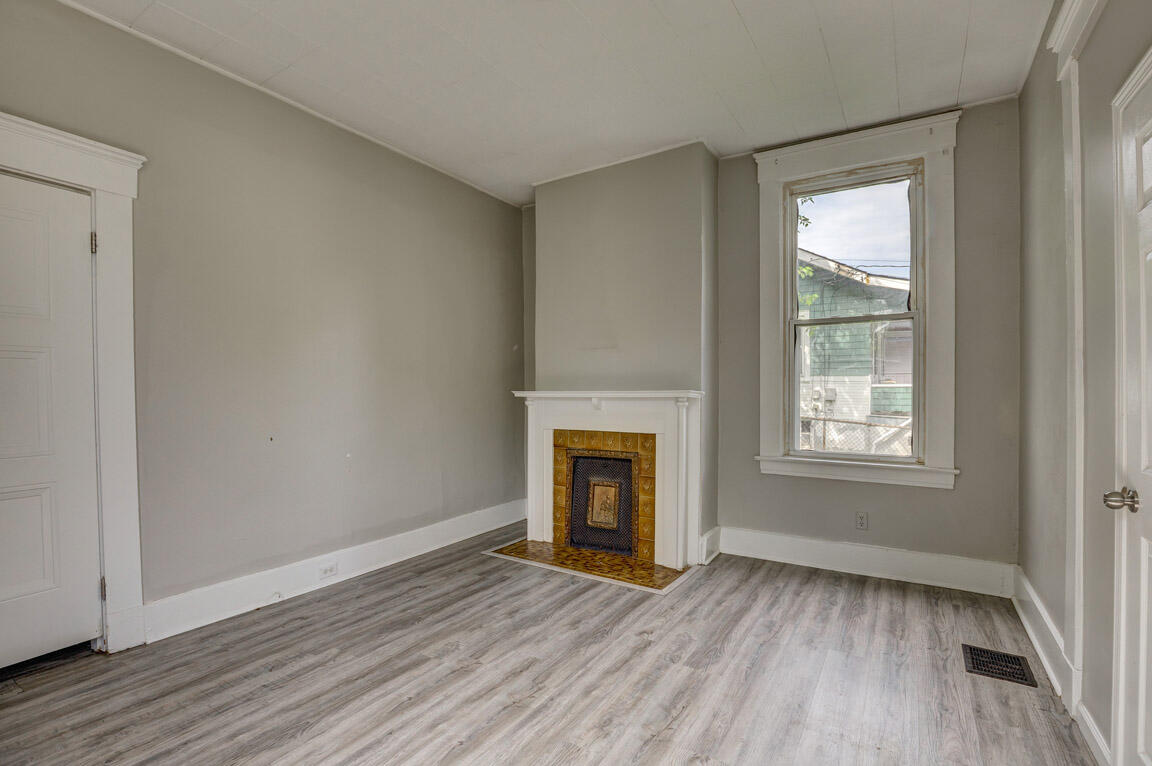 1107 John Street Property Photo 11
