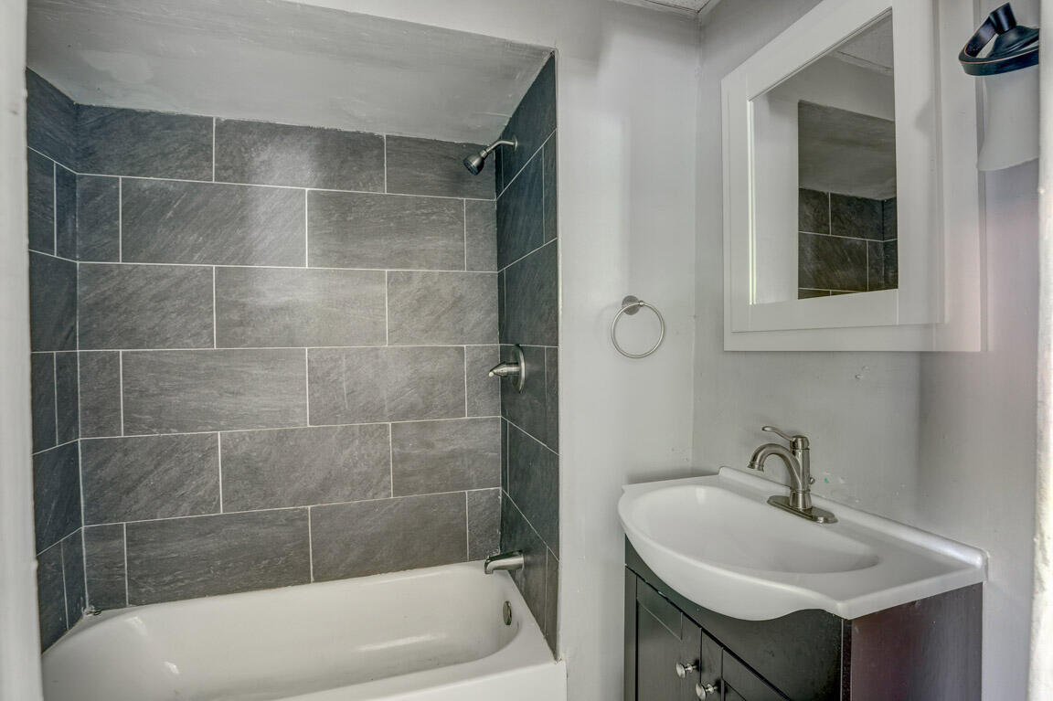 1107 John Street Property Photo 12