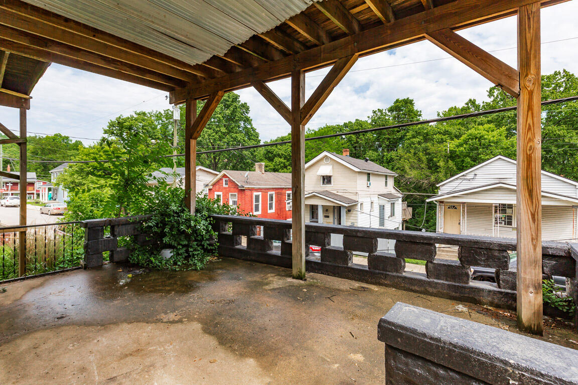 1107 John Street Property Photo 14