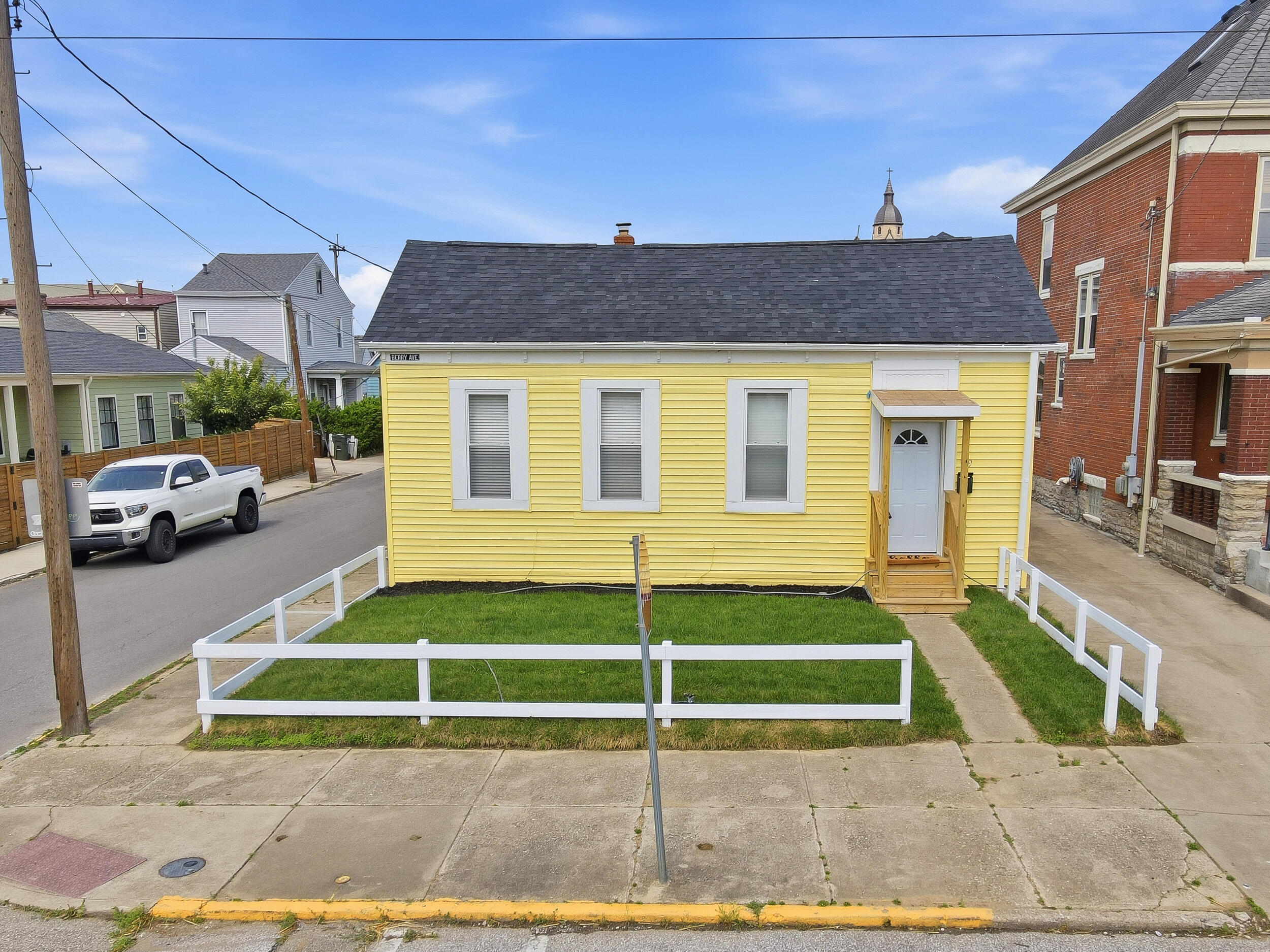329 Berry Avenue Property Photo 1