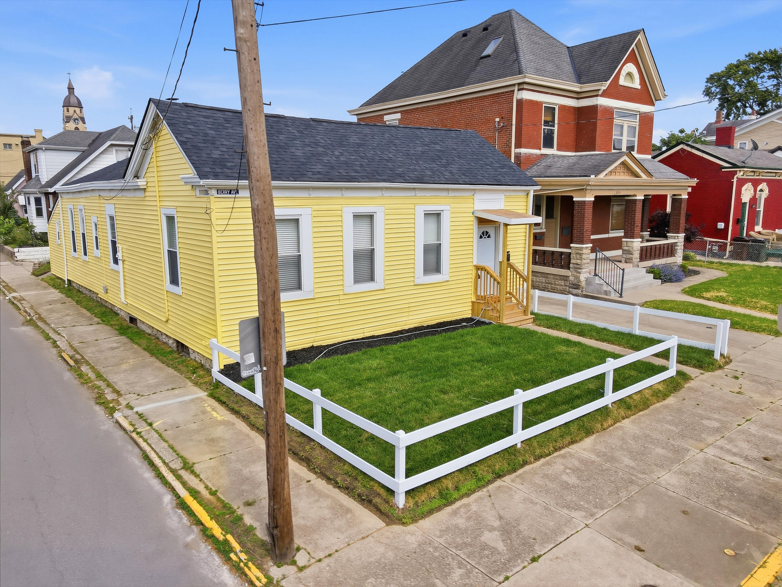 329 Berry Avenue Property Photo 3