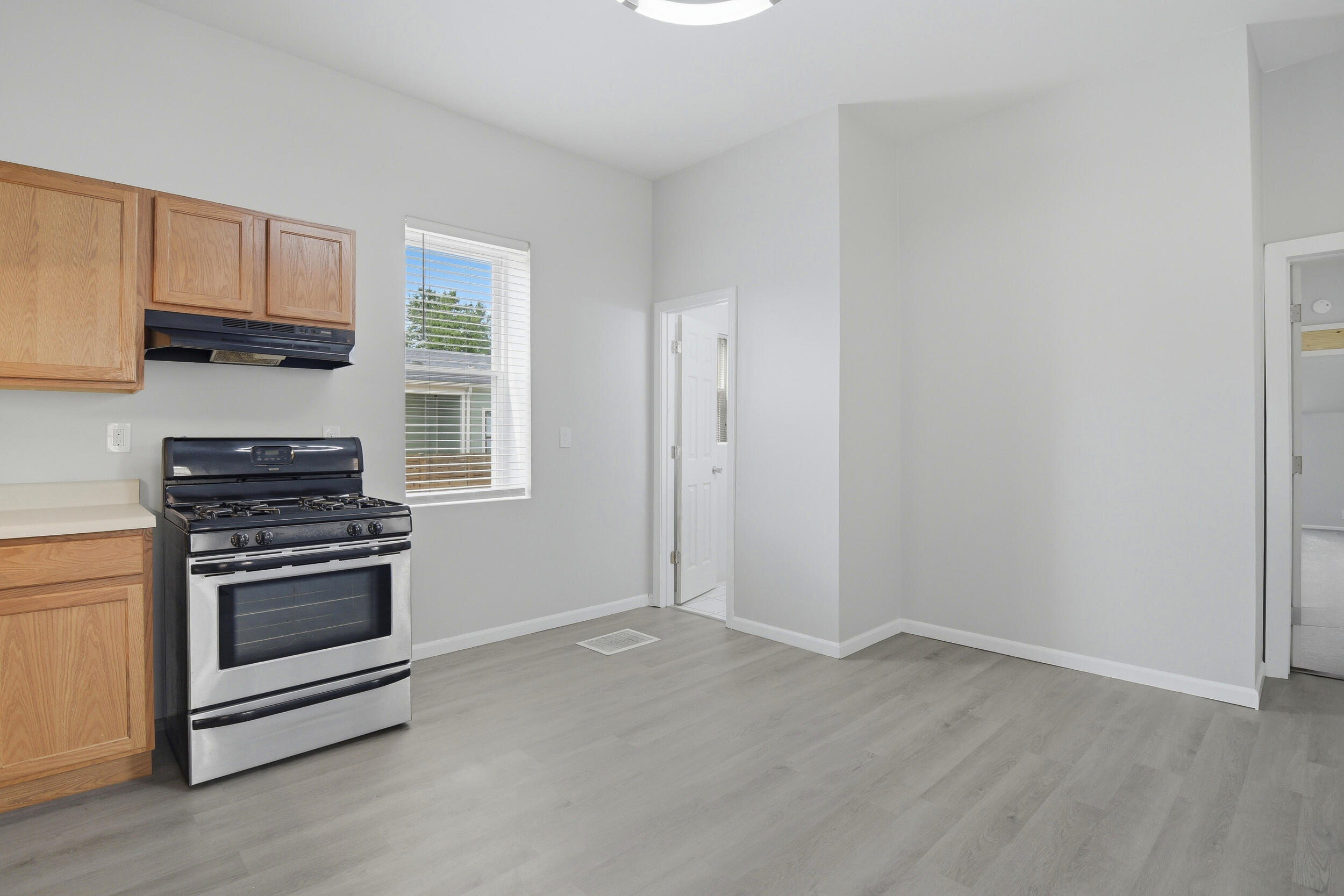 329 Berry Avenue Property Photo 13