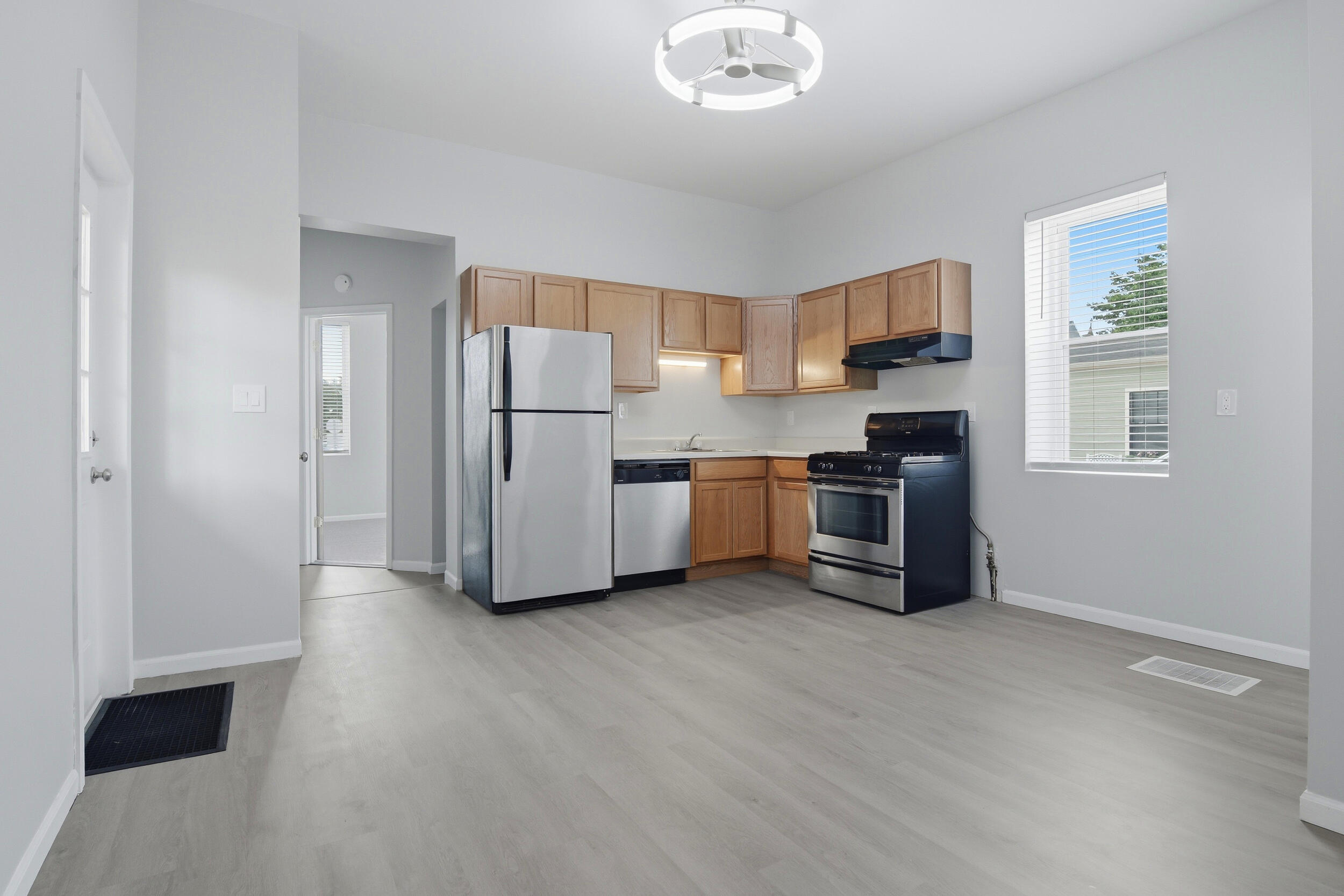 329 Berry Avenue Property Photo 19