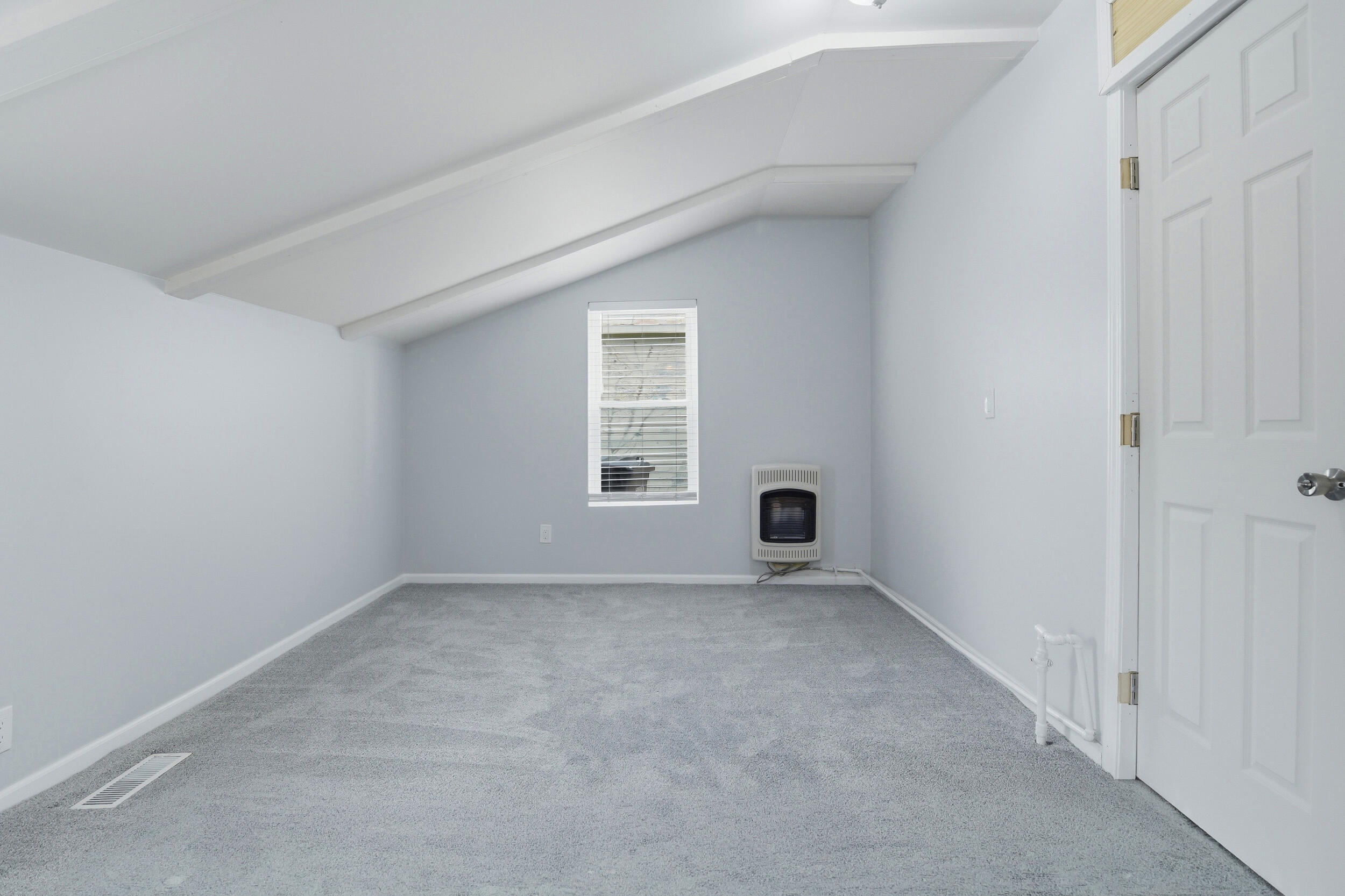 329 Berry Avenue Property Photo 23