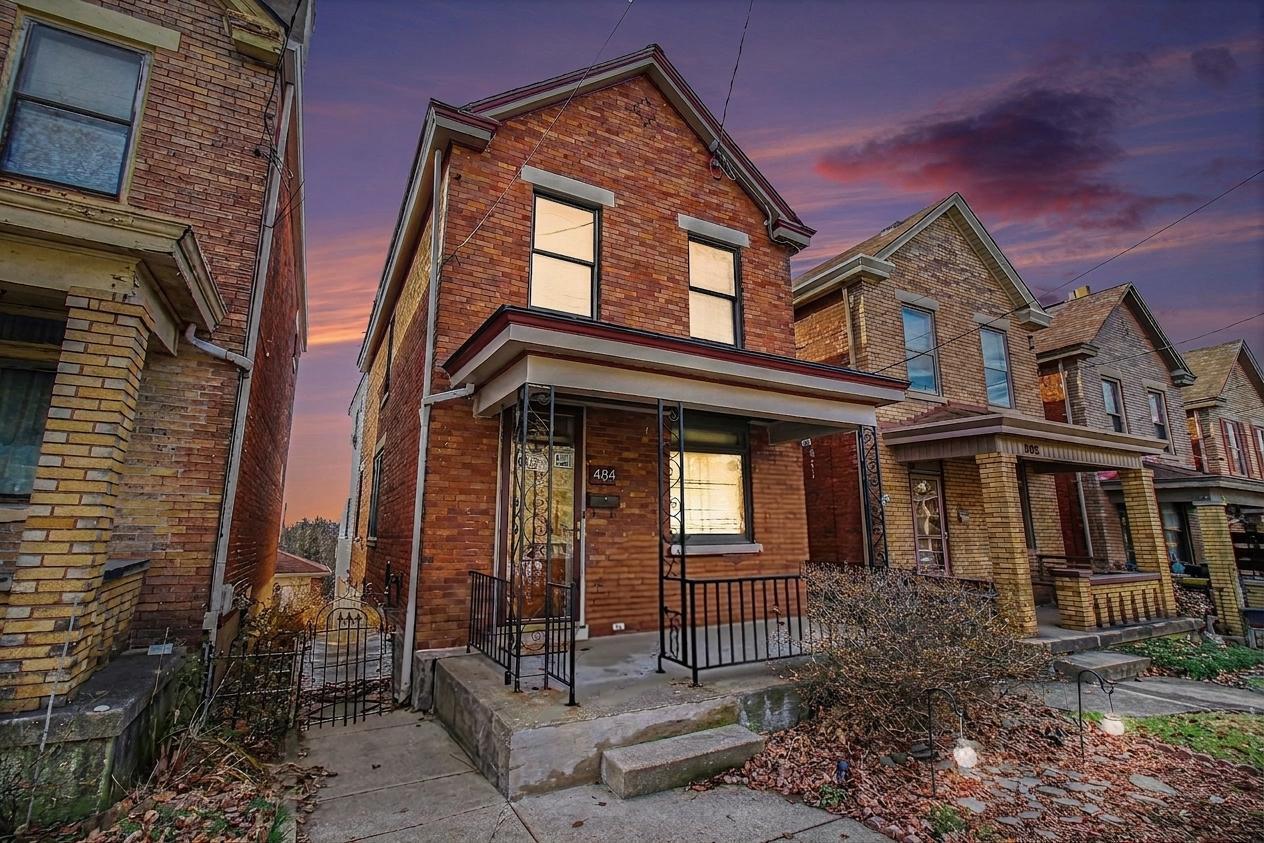 484 Van Voast Avenue Property Photo 1