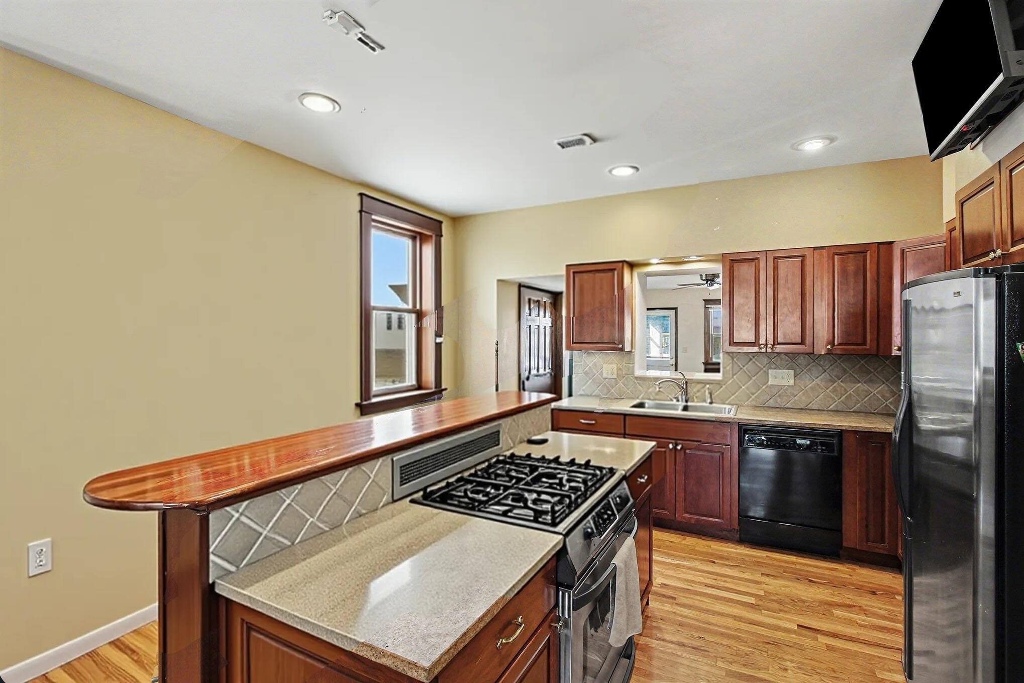 484 Van Voast Avenue Property Photo 8