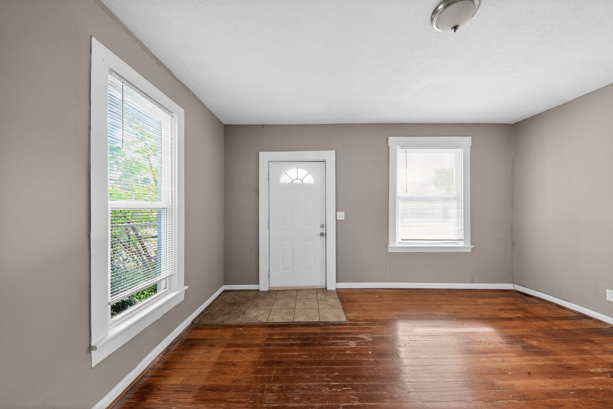 4347 Huntington Avenue Property Photo 8