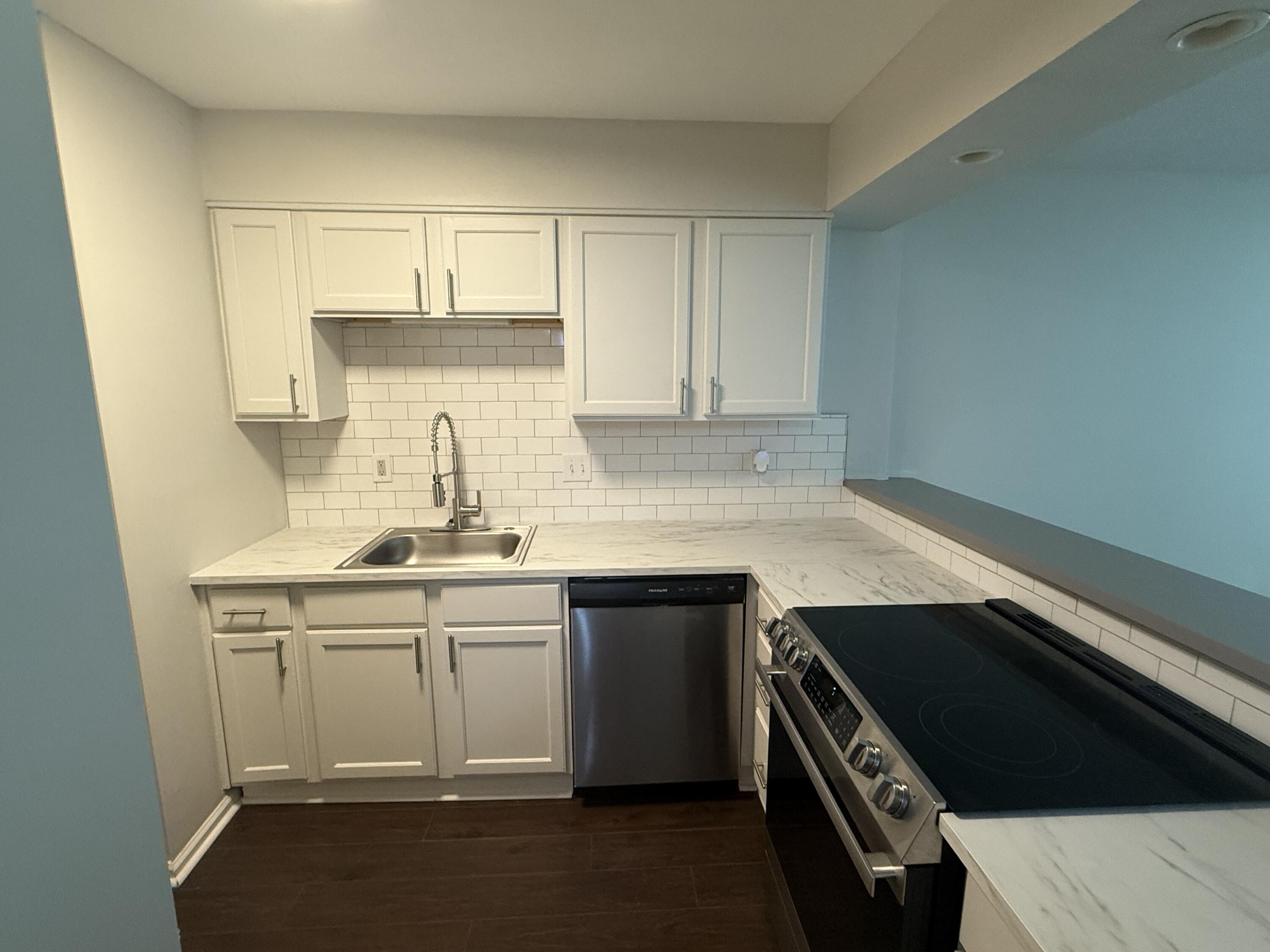 111 Winding Way, L Property Photo 6