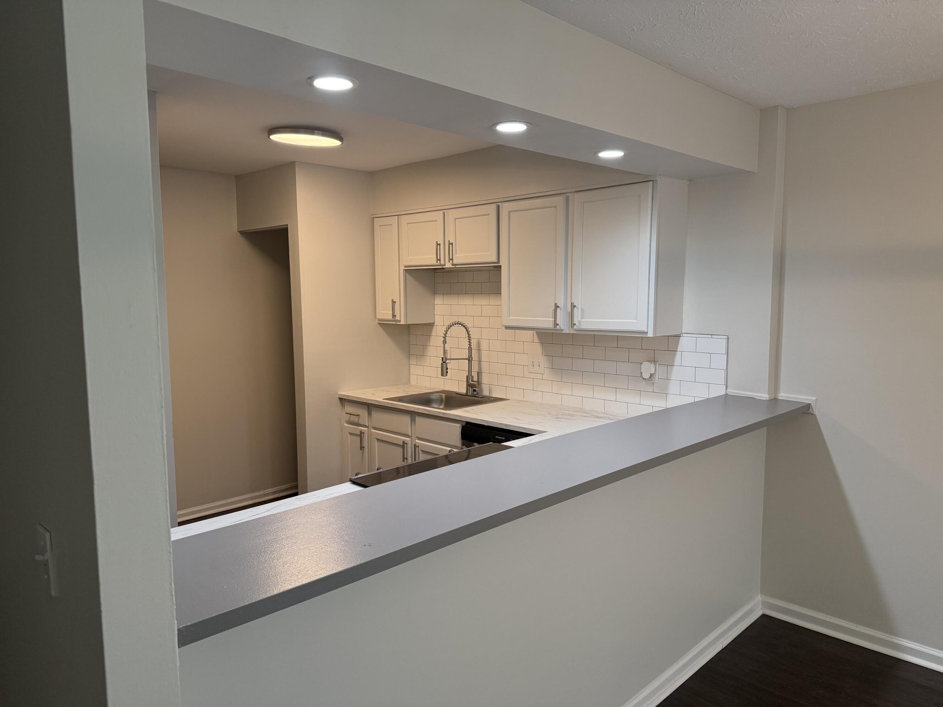 111 Winding Way, L Property Photo 7