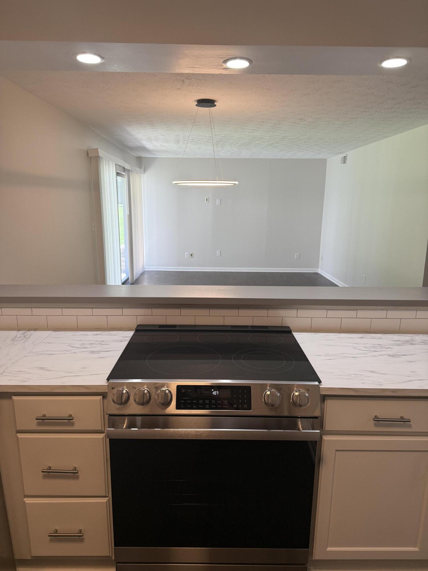 111 Winding Way, L Property Photo 8