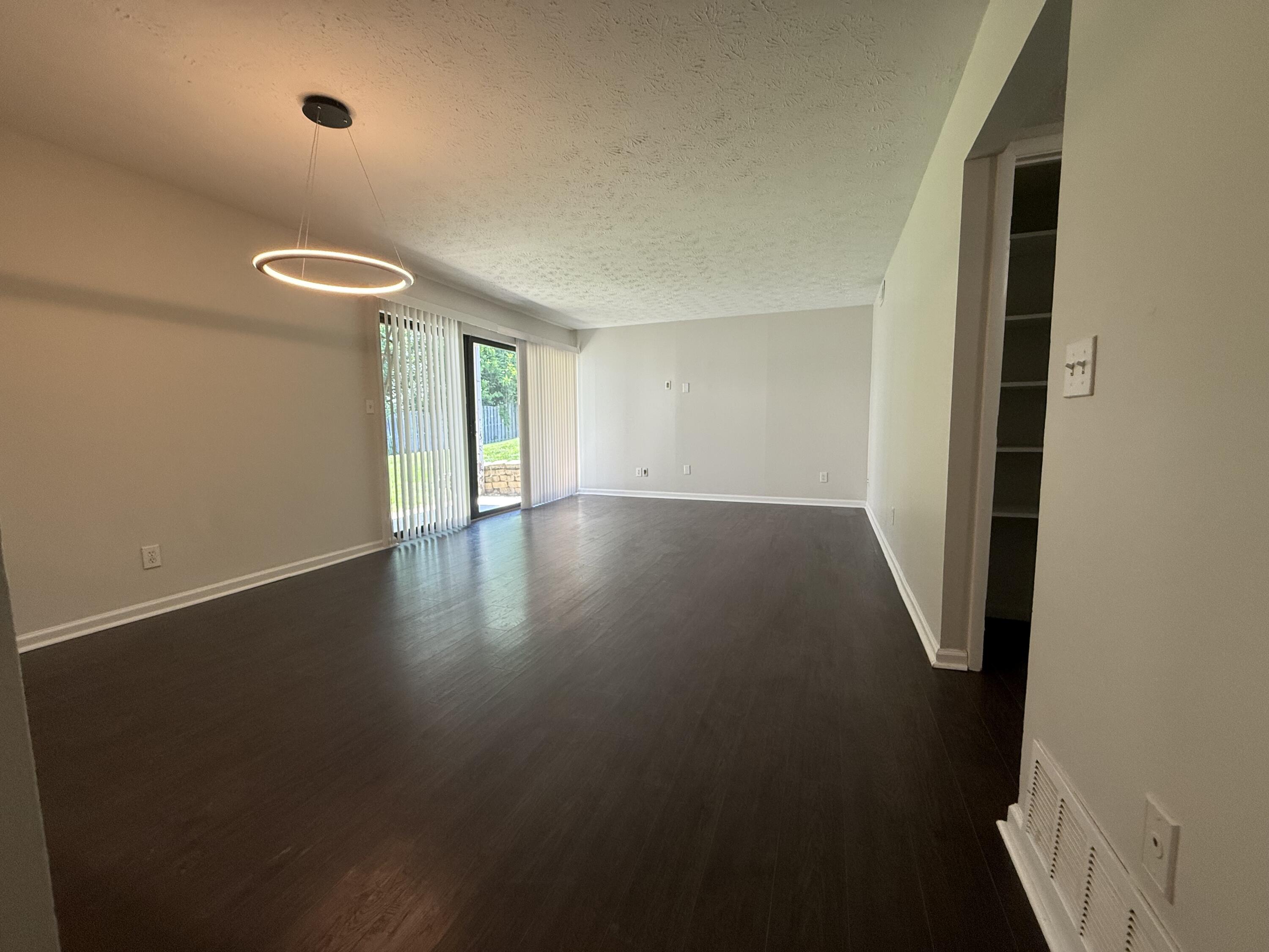111 Winding Way, L Property Photo 10