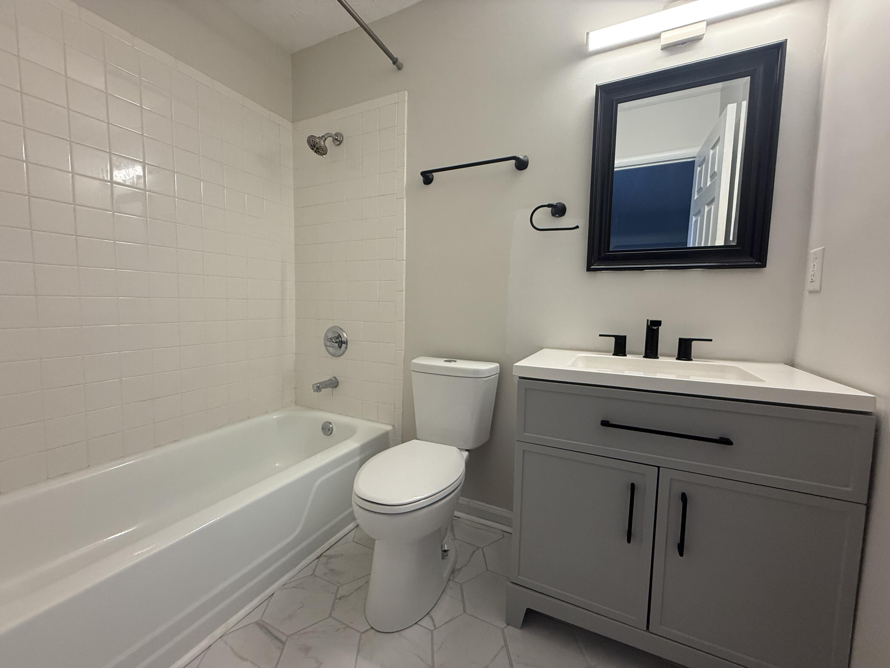 111 Winding Way, L Property Photo 15
