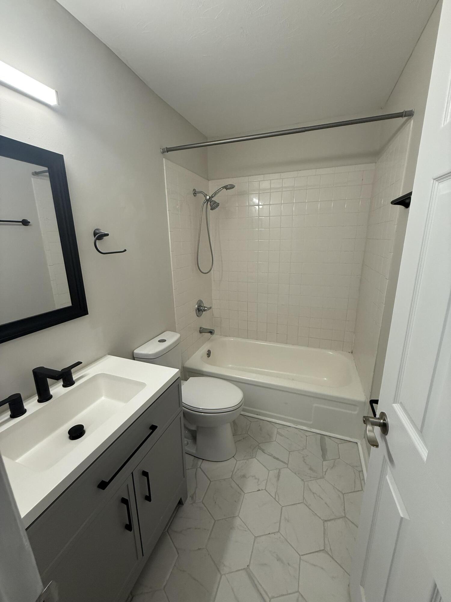 111 Winding Way, L Property Photo 20