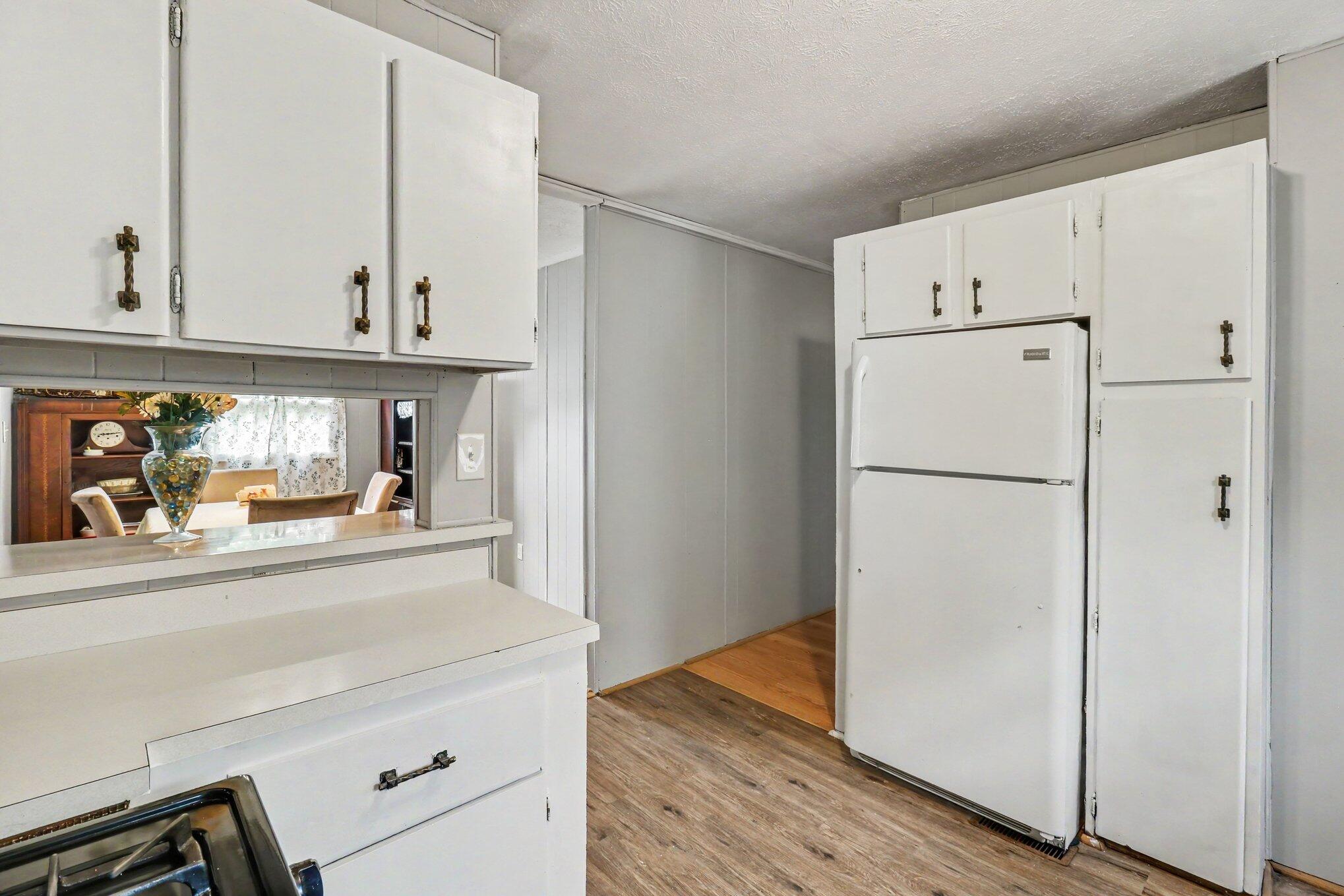 2976 Senour Road Property Photo 6